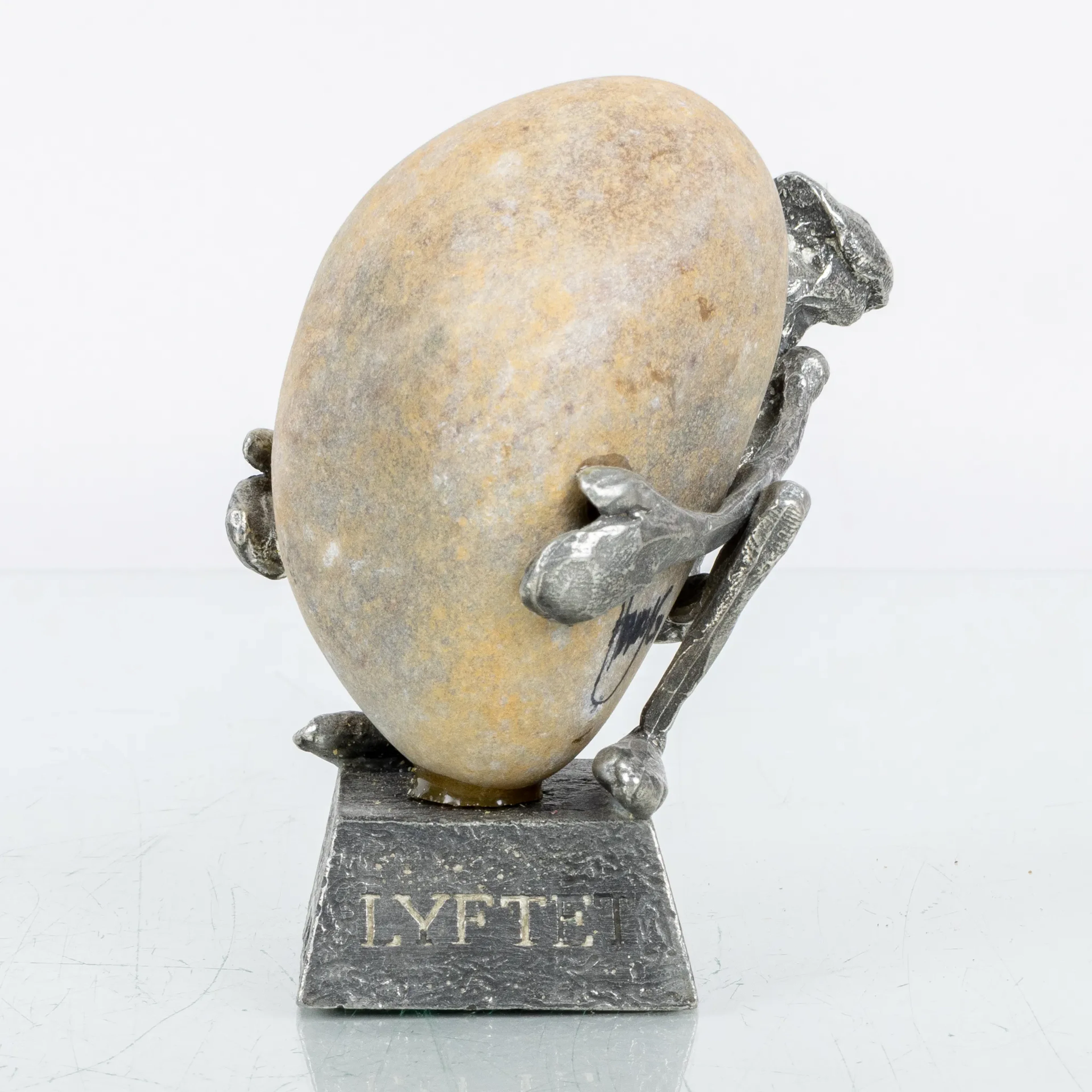 HENRY GUSTAFSSON, une sculpture en étain et pierre, « Lyftet », signée