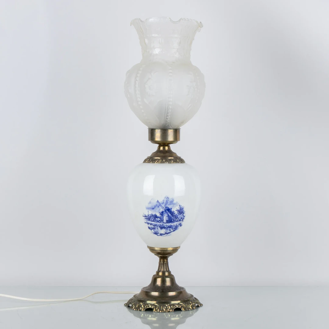 LÁMPARA DE MESA, porcelana y latón, años 1900