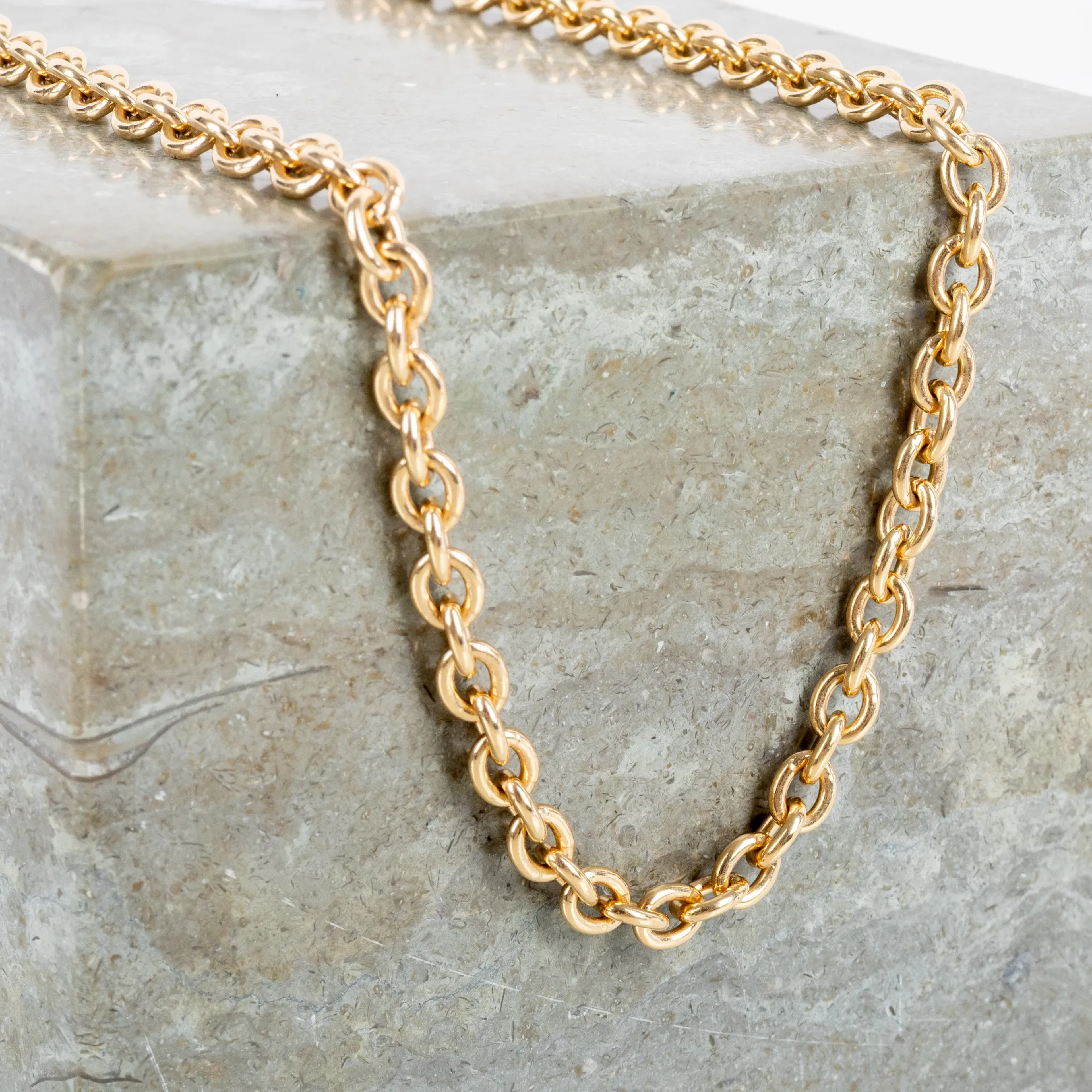 COLLAR, oro 18 quilates, J&A, con dos diamantes de corte brillante,