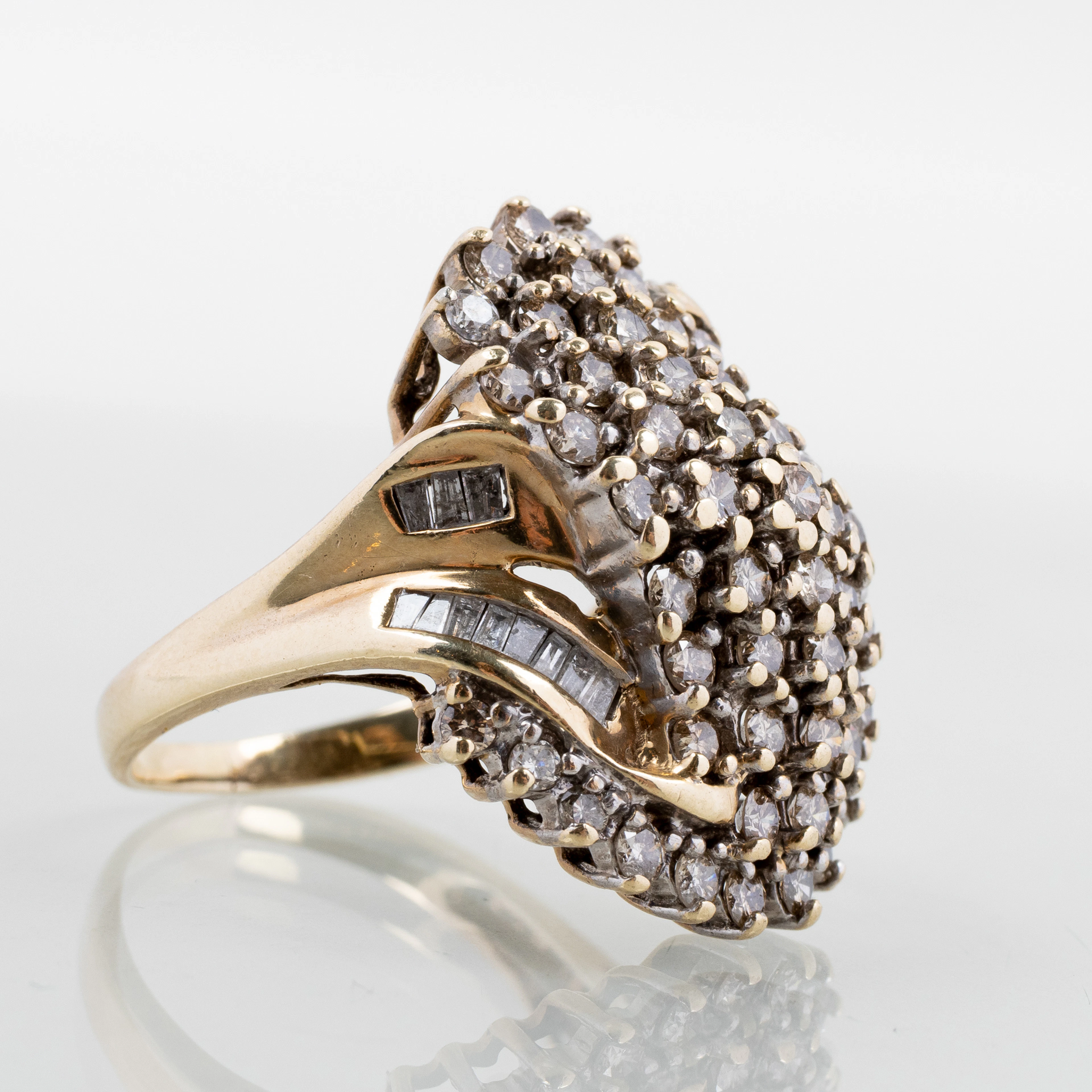 ANELLO COCKTAIL, oro 10 carati, con diamanti, peso tot circa 9 g