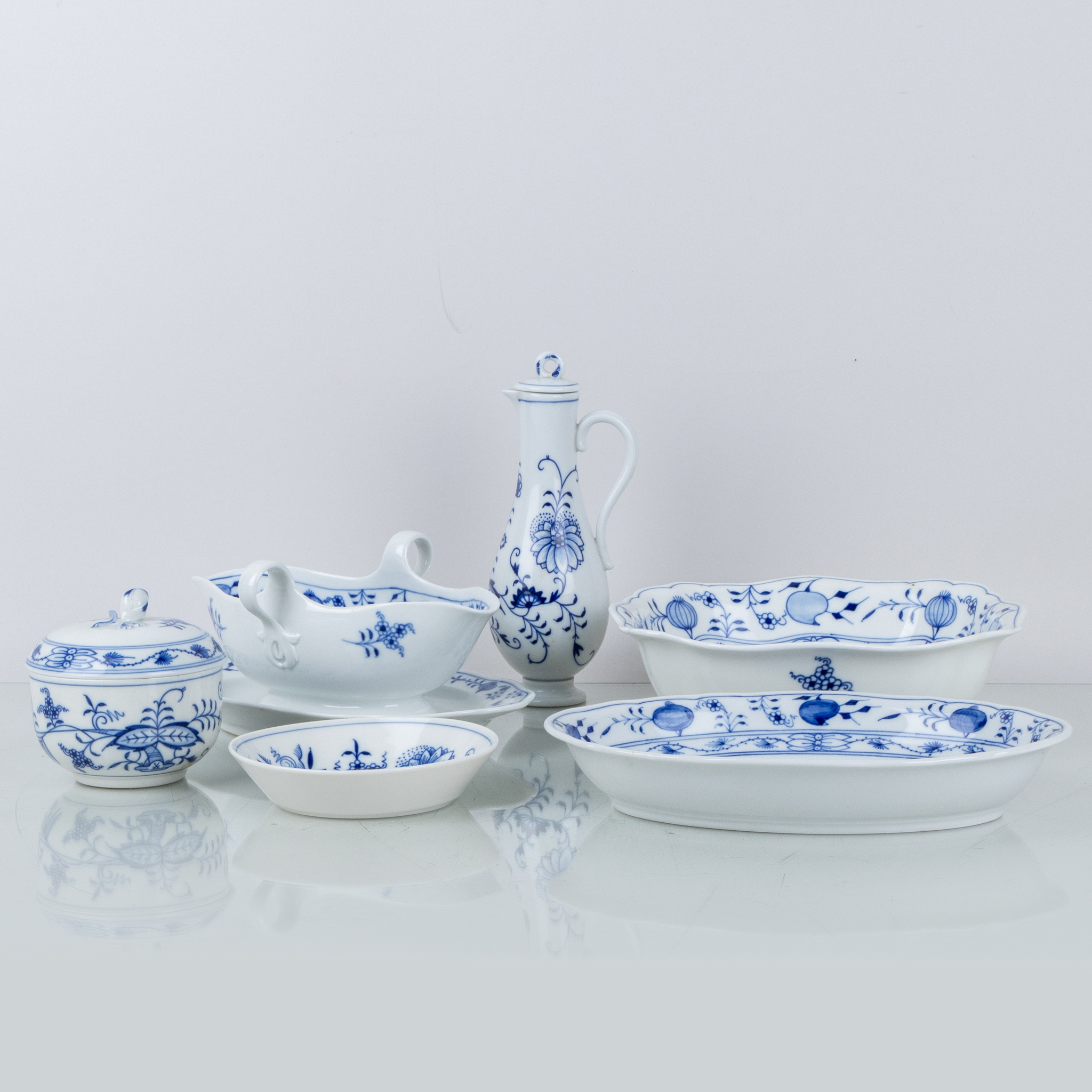 PIEZAS DE VAJILLA, 6 piezas, porcelana, patrón cebolla, Meissen, Alemania, años 1900