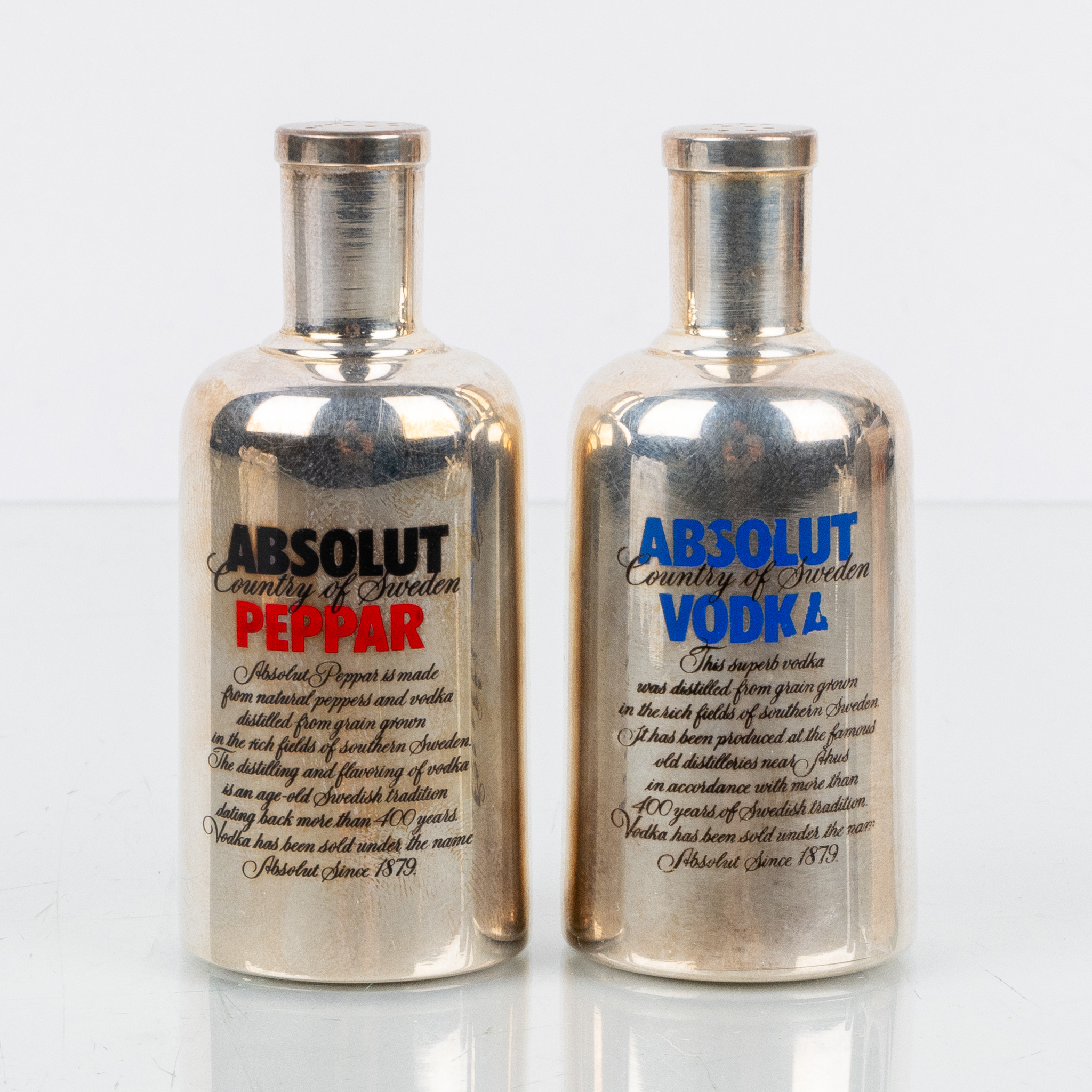 ASPERSORES DE SAL Y PIMIENTA, plata, "Absolut Vodka", años 80