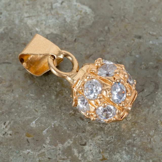 PENDANT, 14k gold, with white stones, 1900s/2000s