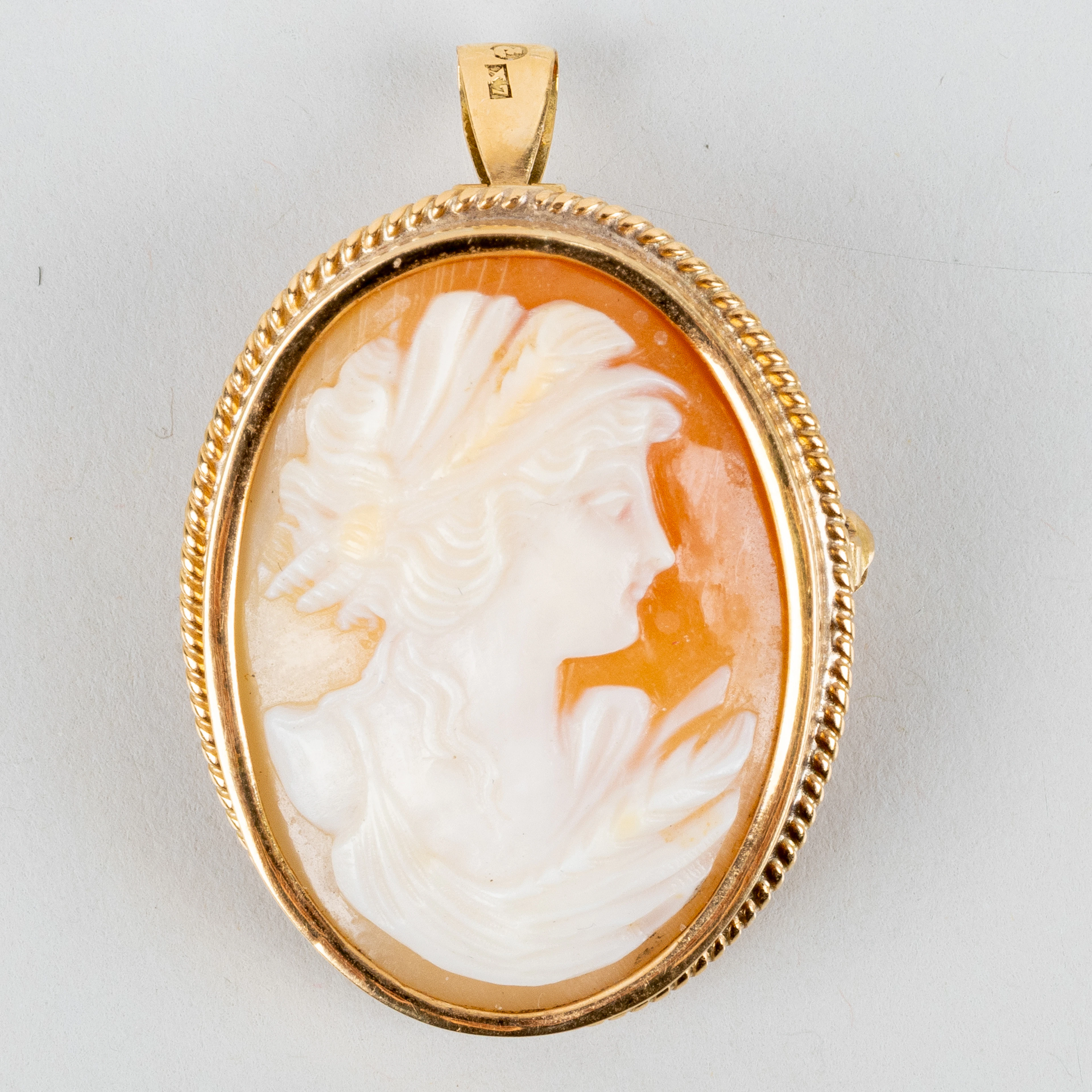 ANHÄNGER, 18-karat-Gold, mit geschnittener Muschelkameo, O Kristensen, Malmö 1924