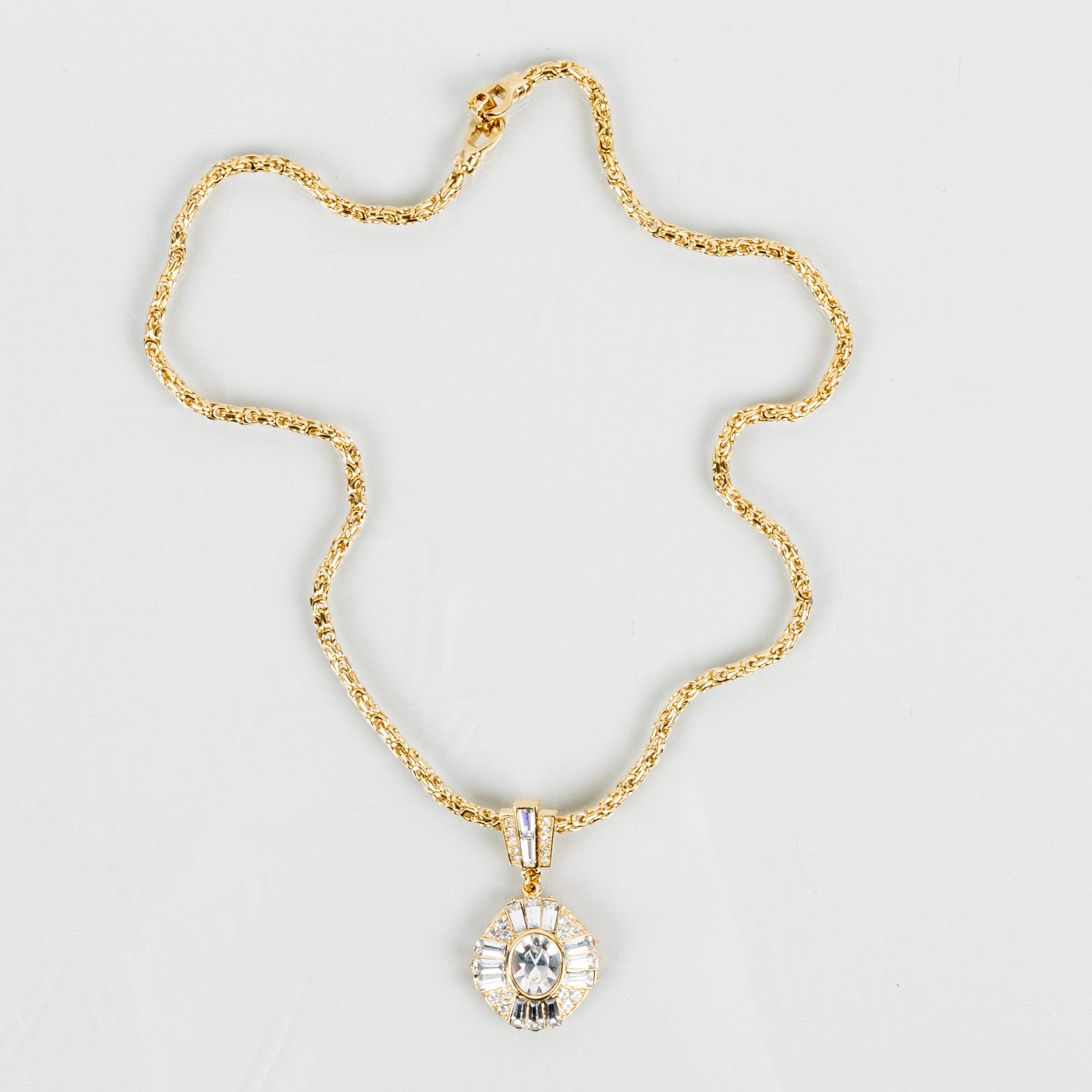 OSCAR DE LA RENTA, necklace with pendant, yellow metal, 1900s