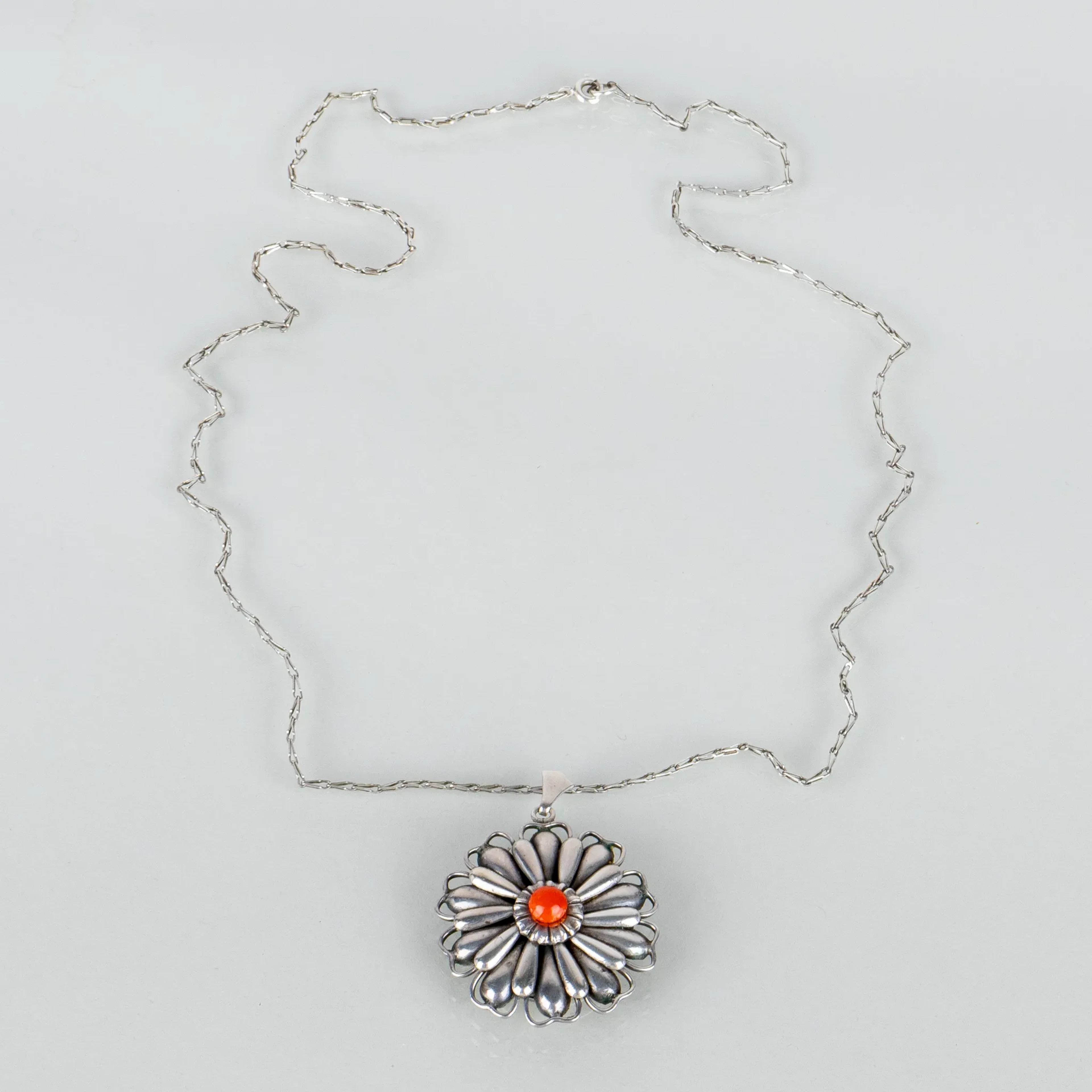 CIONDOLO/MEDAGLIONE CON COLLANA, argento, 1900