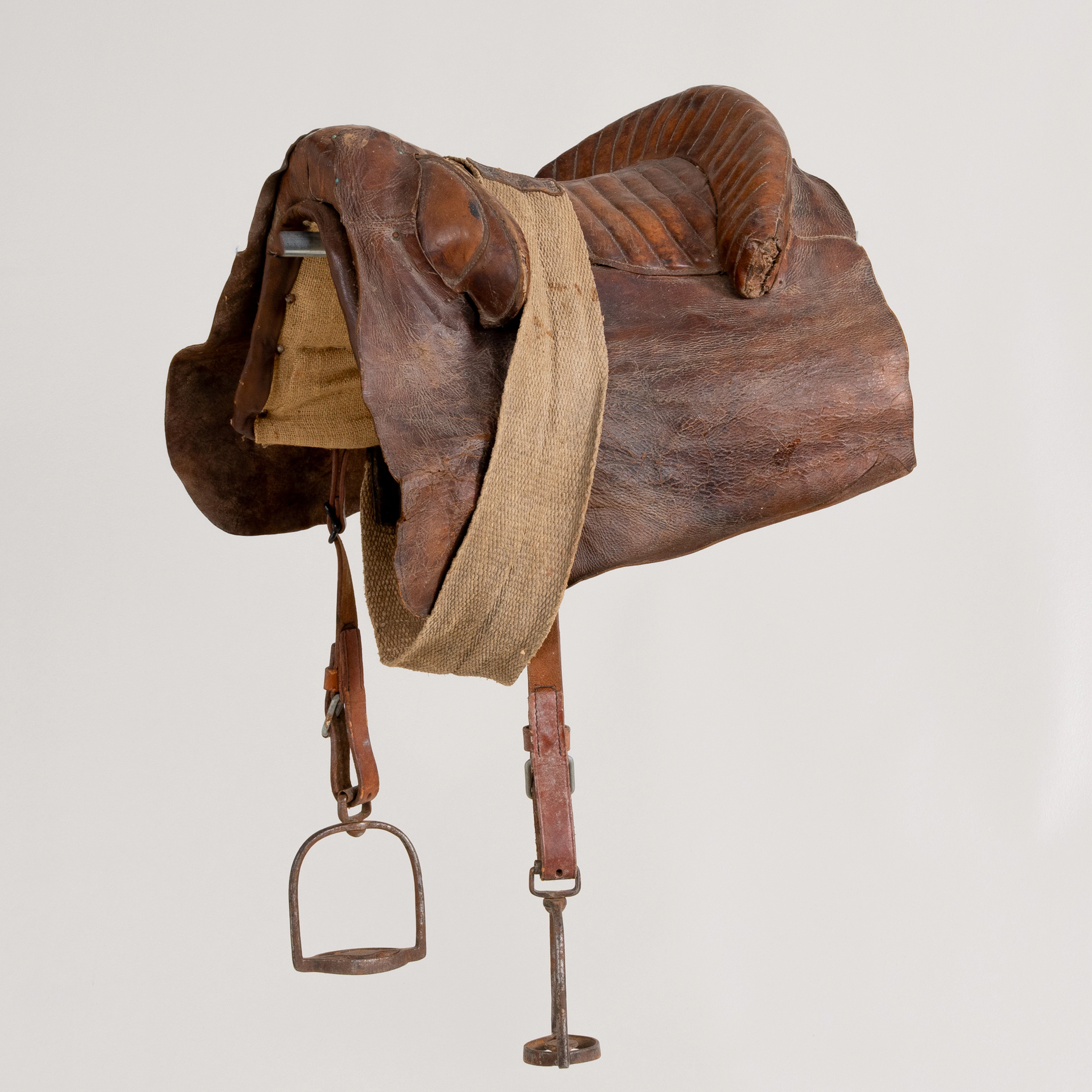 SELLE MILITAIRE, cuir marron, années 1800/1900