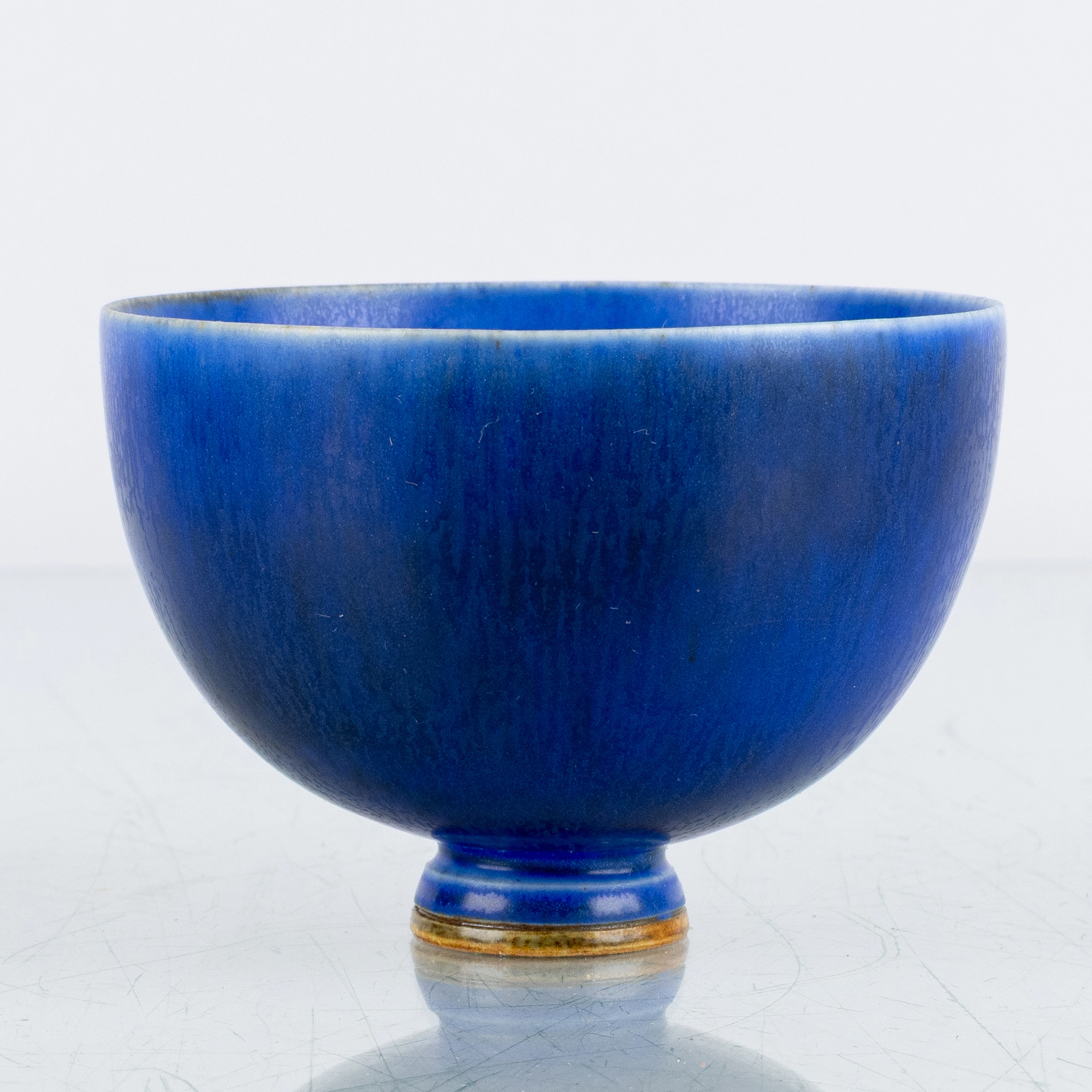 BERNDT FRIBERG (1899-1981), un cuenco de cerámica, estudio de Gustavsberg, firmado