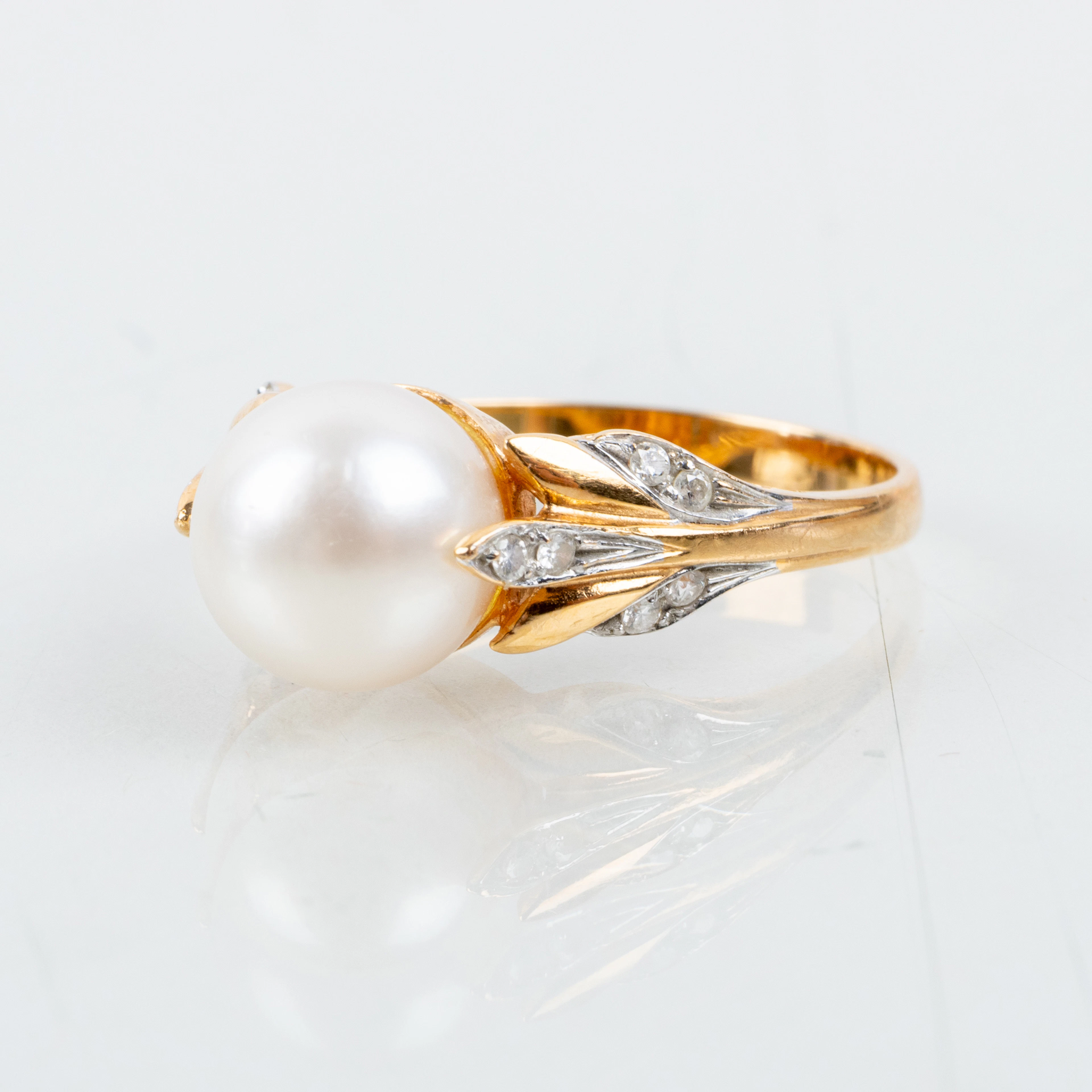 ANILLO, oro bicolor de 18 quilates, con perlas y diamantes