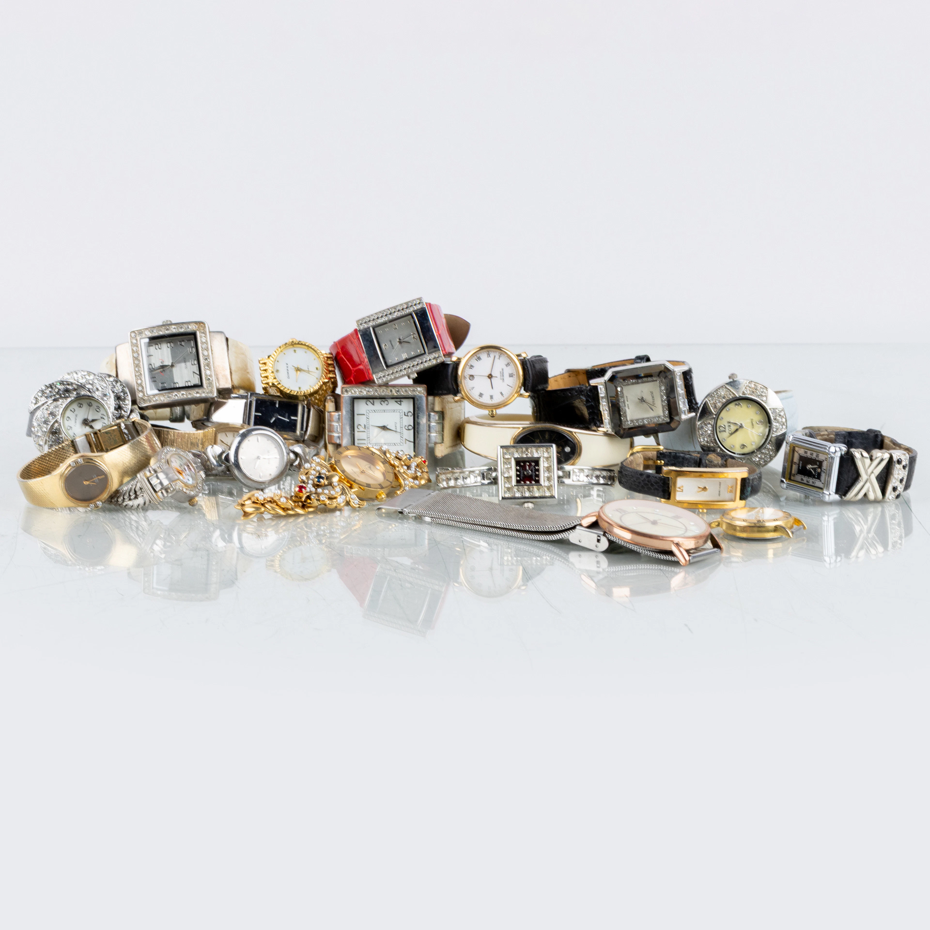 COLECCIÓN DE RELOJES DE MUJER, 20 piezas, siglos XX/2000