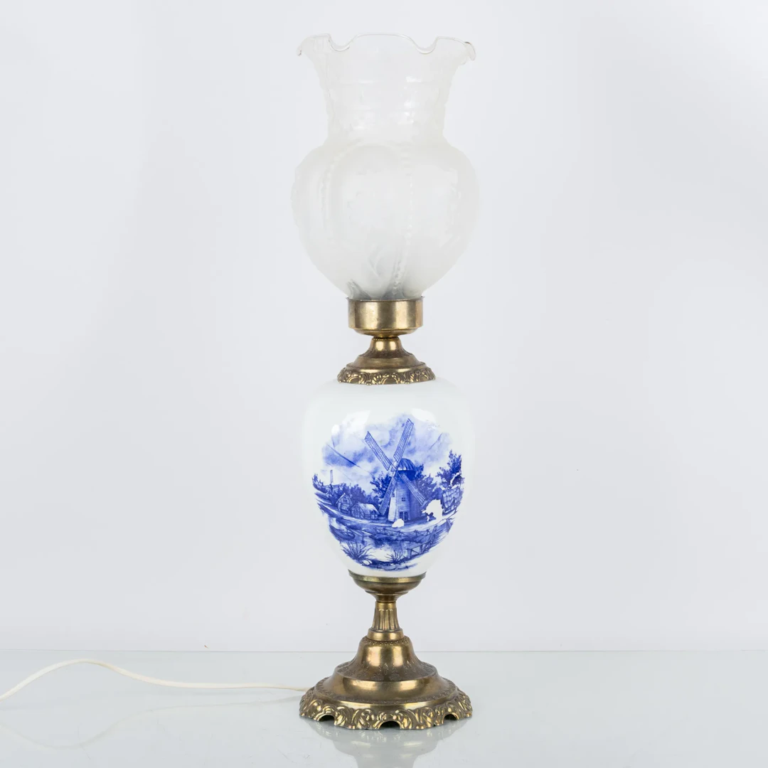 LÁMPARA DE MESA, porcelana y latón, años 1900