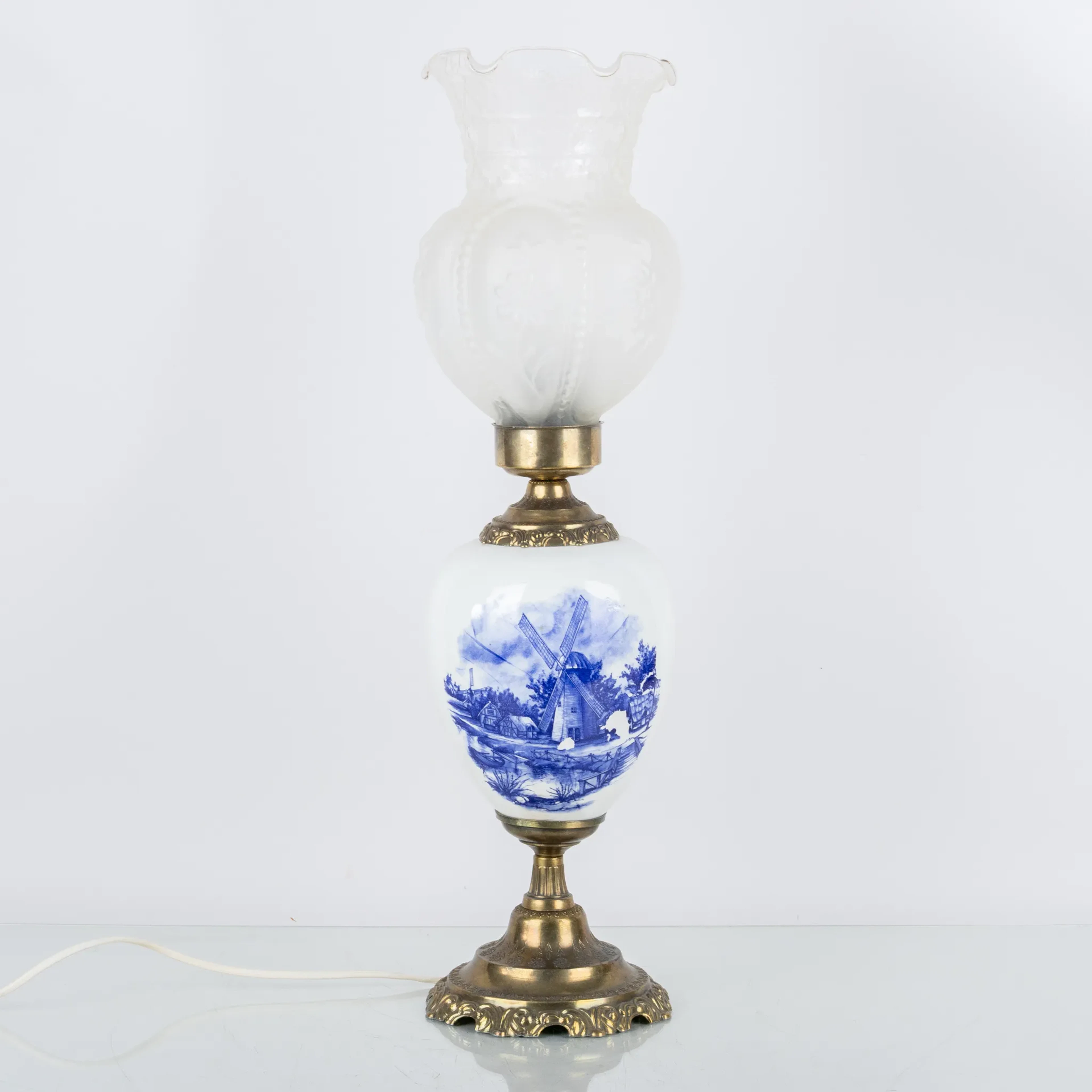 LÁMPARA DE MESA, porcelana y latón, años 1900