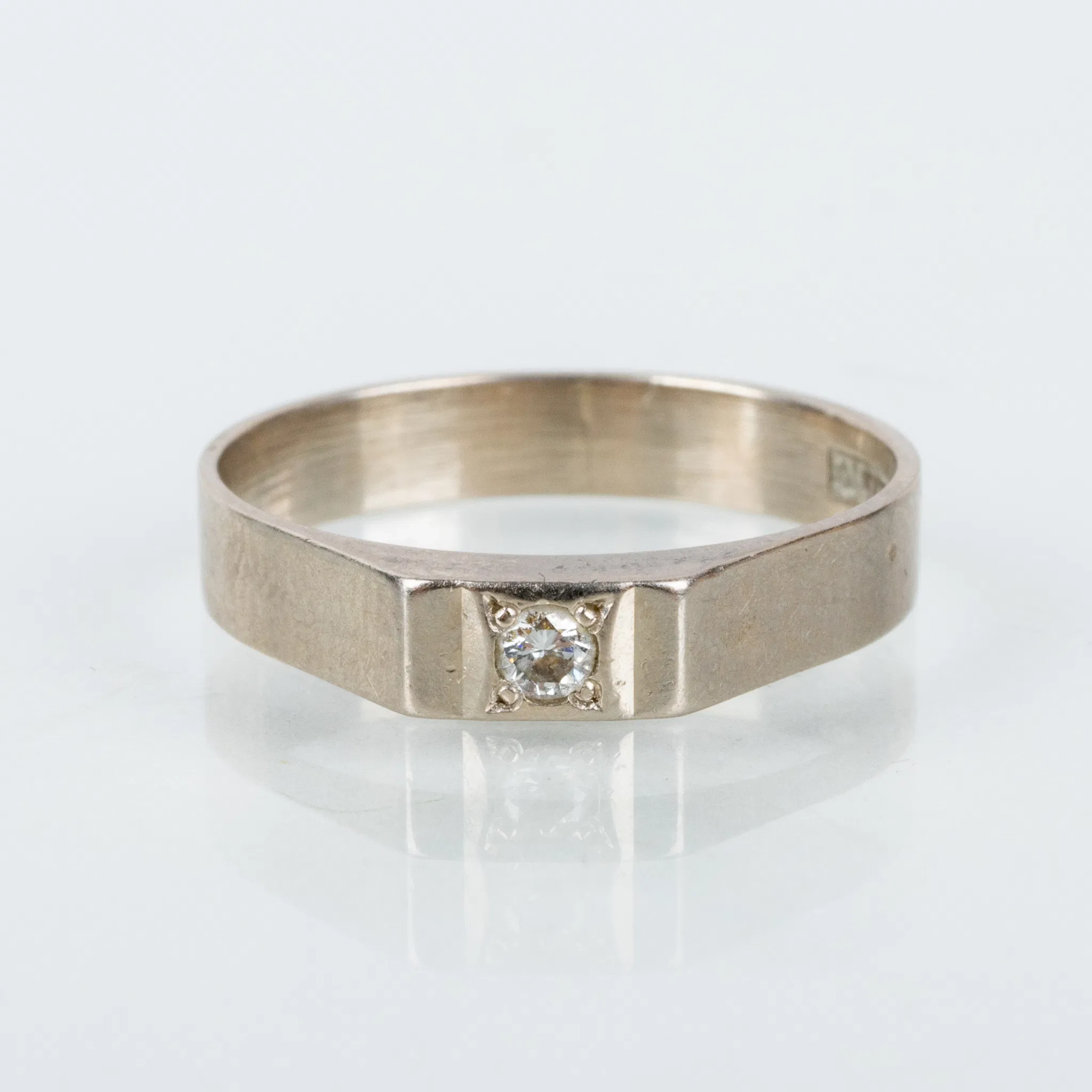 ANELLO, oro bianco 18k, con diamante circa 0,05 ct, francobolli svedesi GK Stoccolma 1979