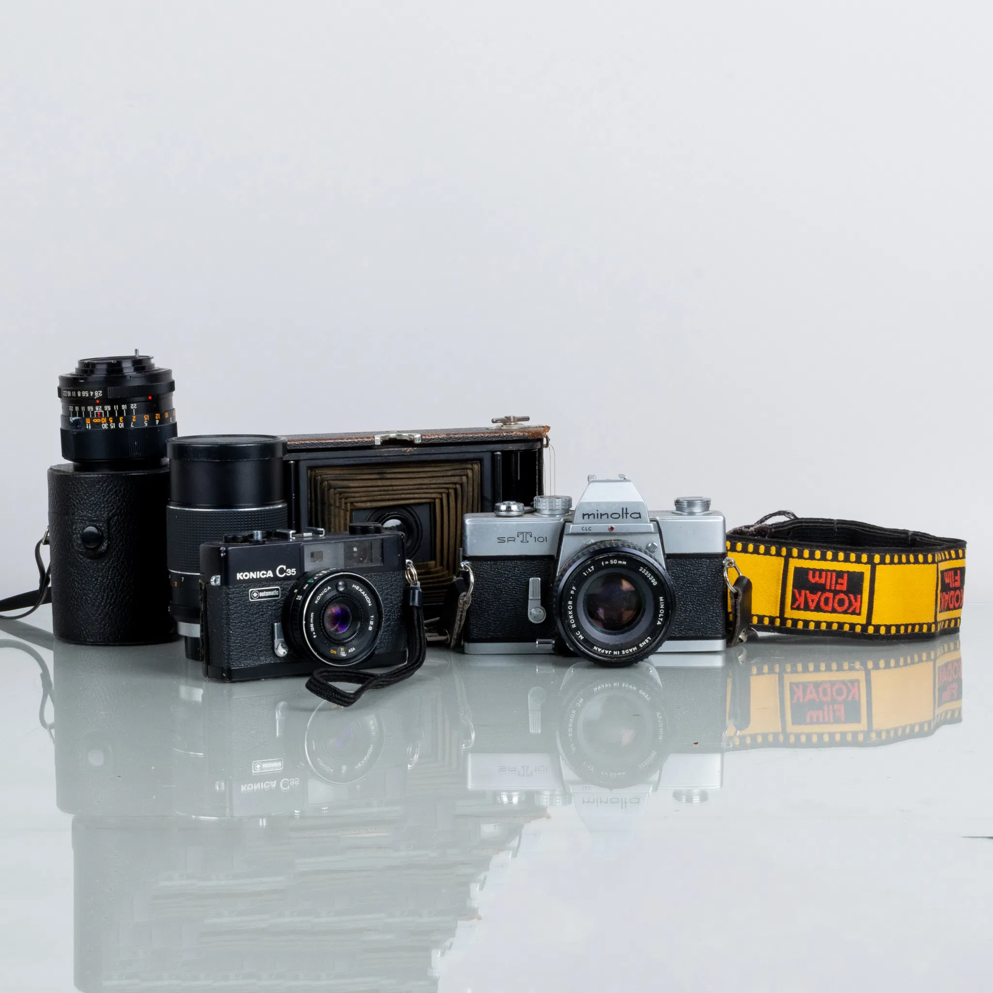 CAMERAS AND CAMERA EQUIPMENT, part 5, including Konica and Minolta, 1900s