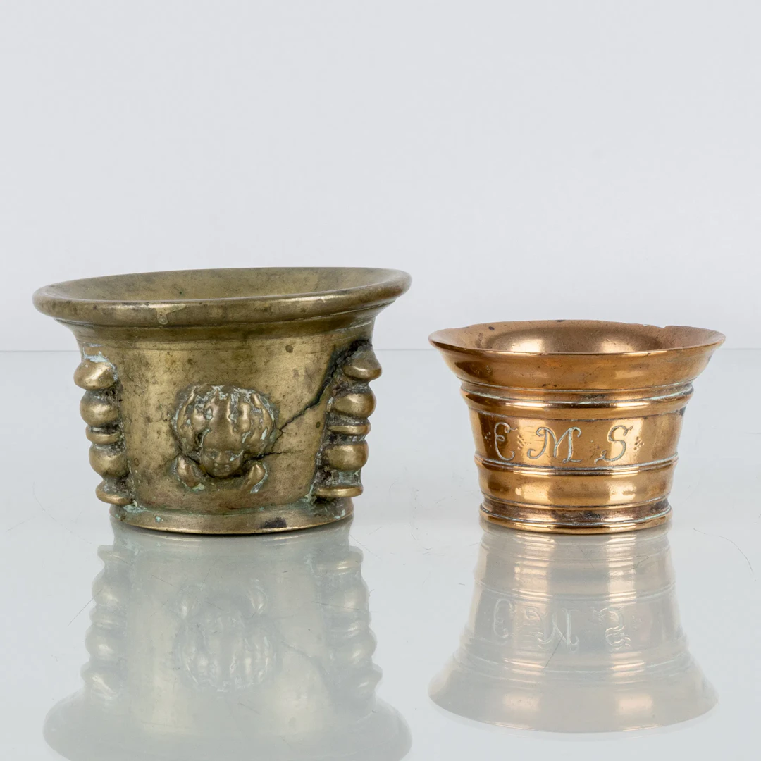 Morteros, 2 piezas, bronce y mineral, siglos XVII/XVIII