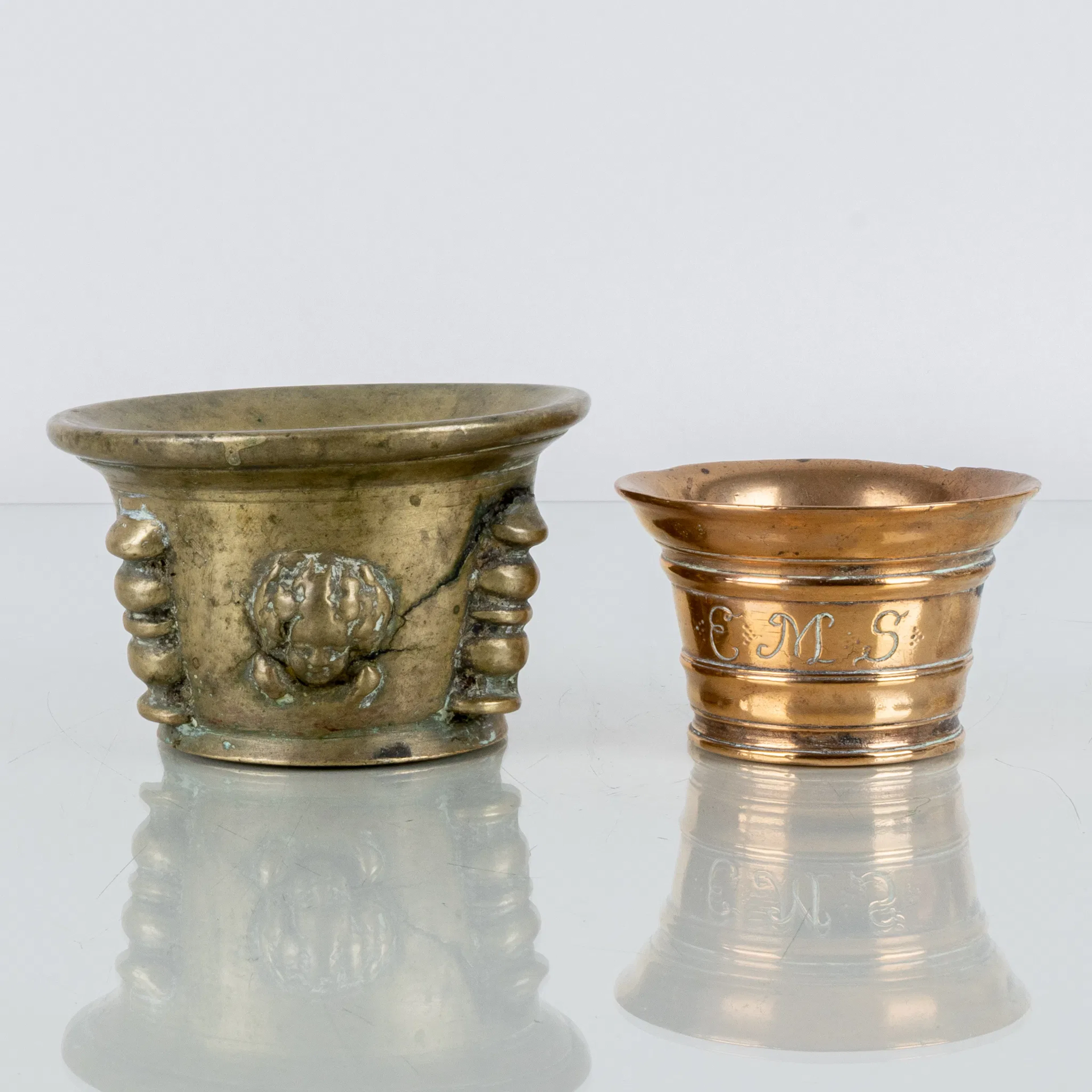 Morteros, 2 piezas, bronce y mineral, siglos XVII/XVIII