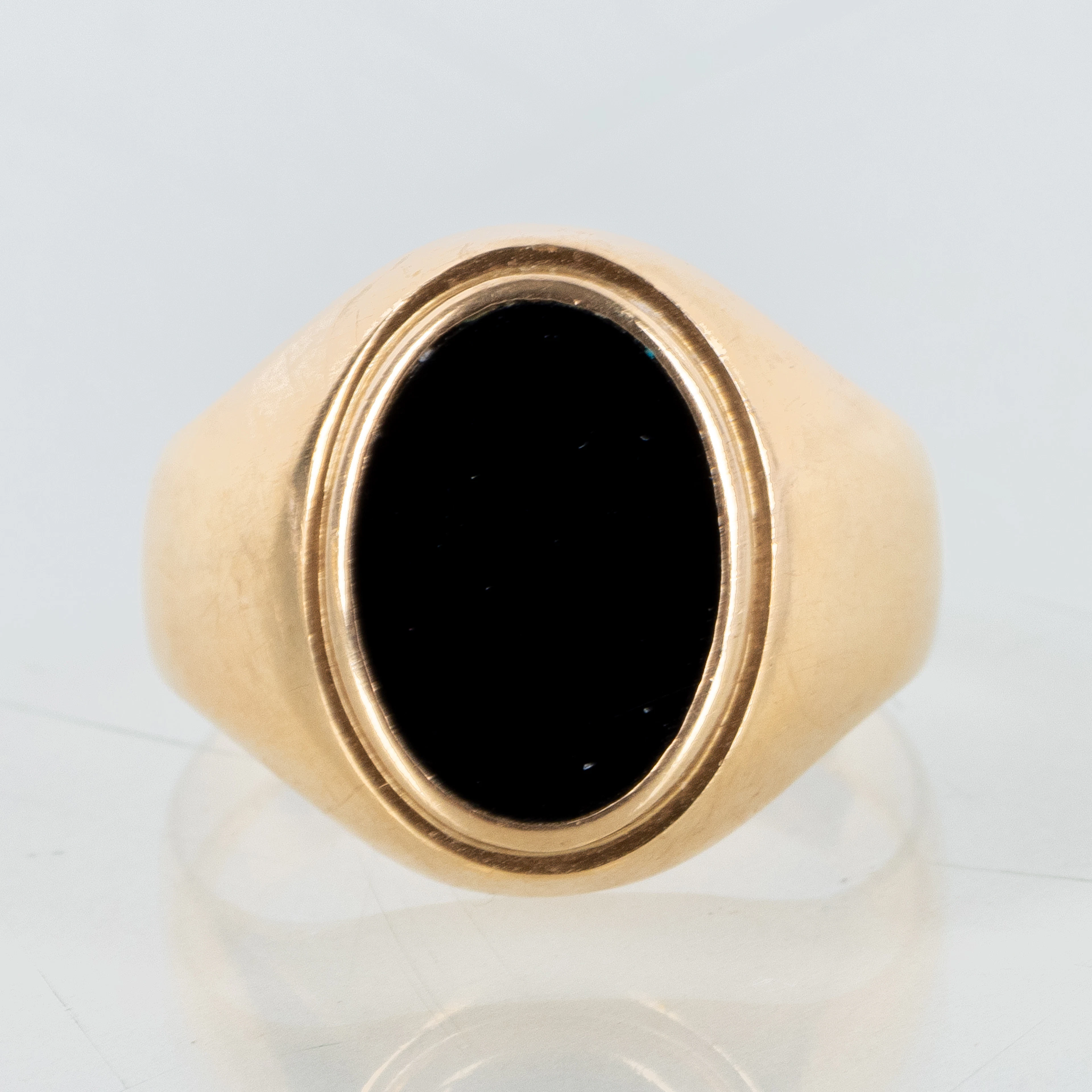 ANELLO CON SIGILLO, oro 18 carati, con onice, peso circa 7,1 g