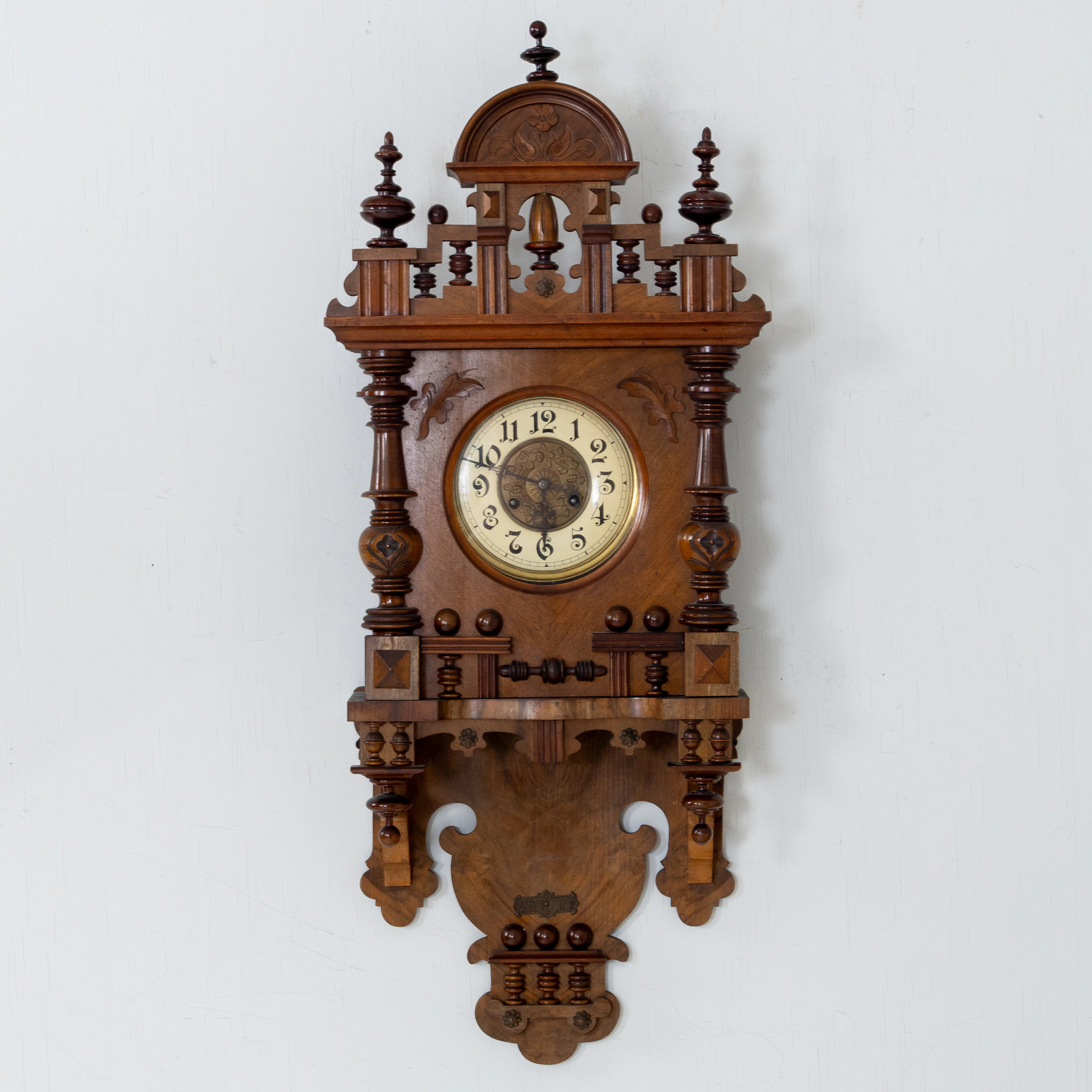 RELOJ DE PARED, llamado reloj péndulo, alrededor del año 1900