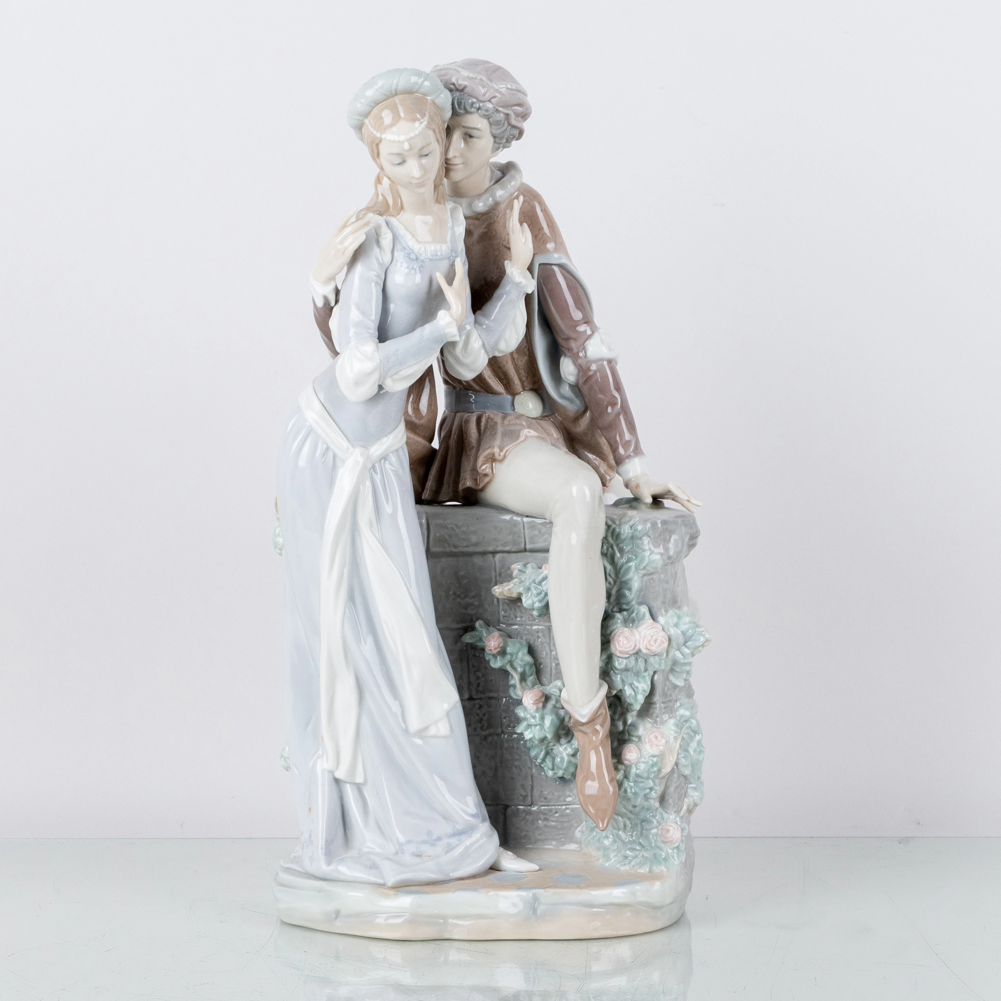 ESCULTURA, porcelana, "Amantes de Verona", Lladro, España, siglo XX