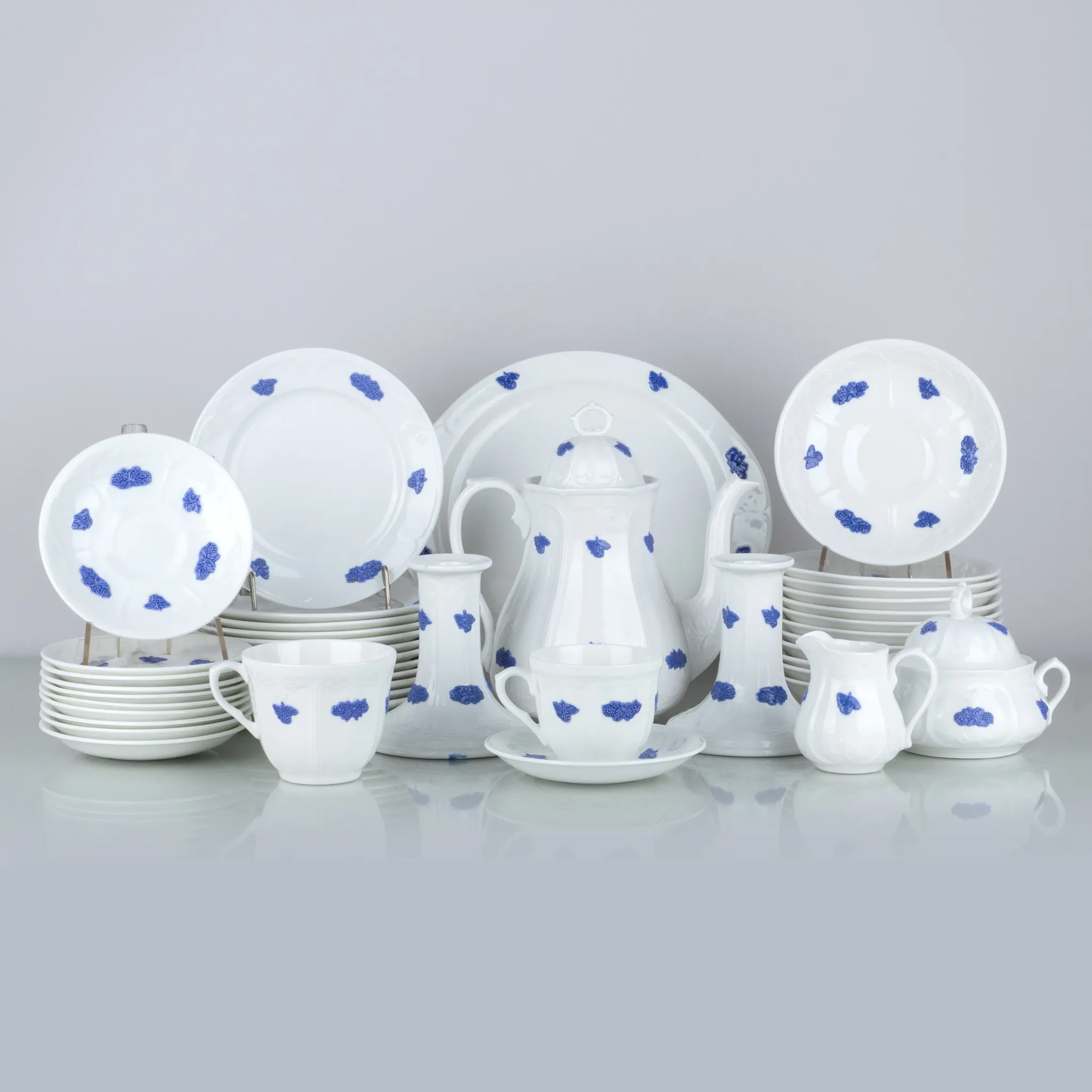 JUEGO DE CAFÉ Y TÉ, 41 piezas, porcelana, "Flor Azul", Gustavsberg