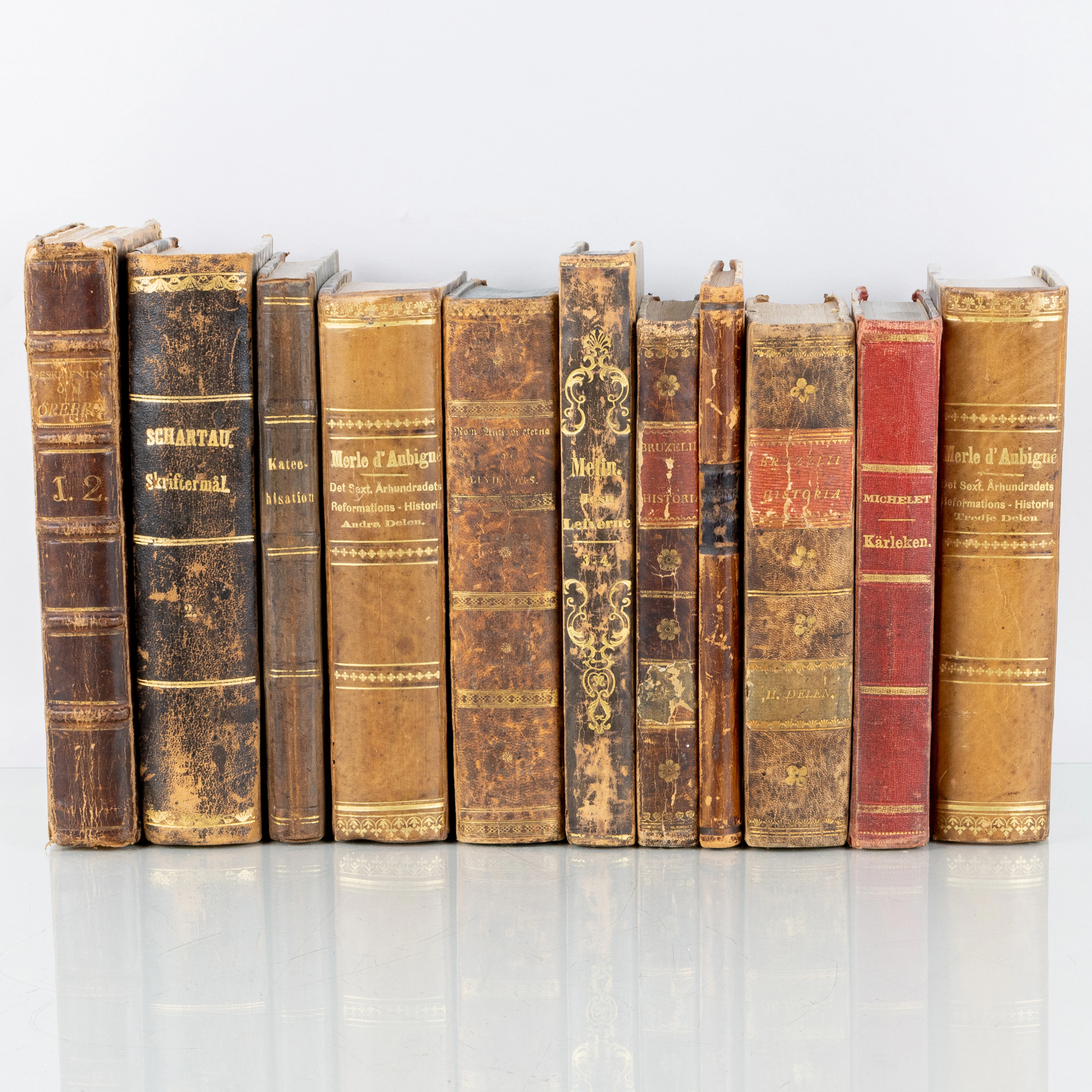 LIBROS, 11 artículos, literatura antigua con volúmenes medio en francés, en su mayoría del siglo XIX