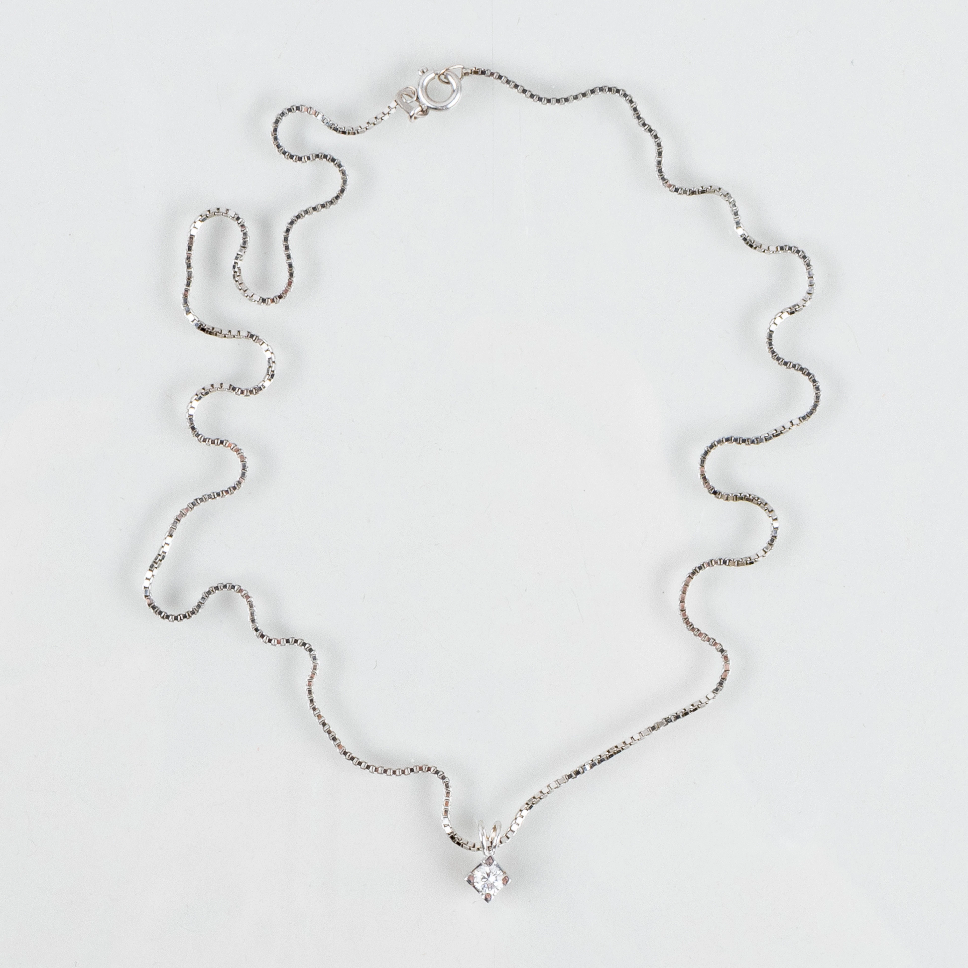 COLLAR CON COLGANTE, oro blanco de 18 quilates, con diamante tallado brillante aproximadamente 0,14 ct