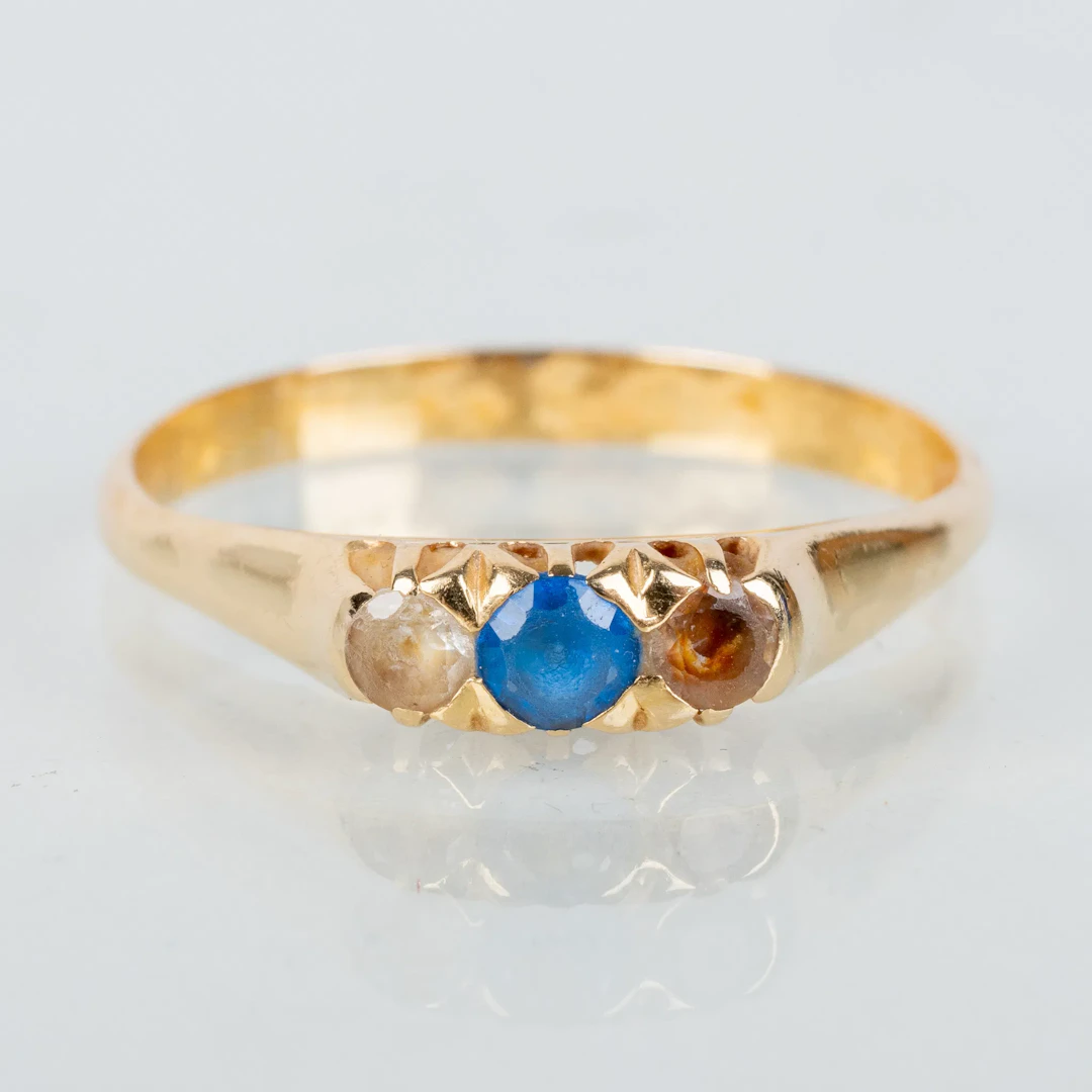 RING, 18k gold, with blue and white stones, mid-1900s, Swedish stamps CFG