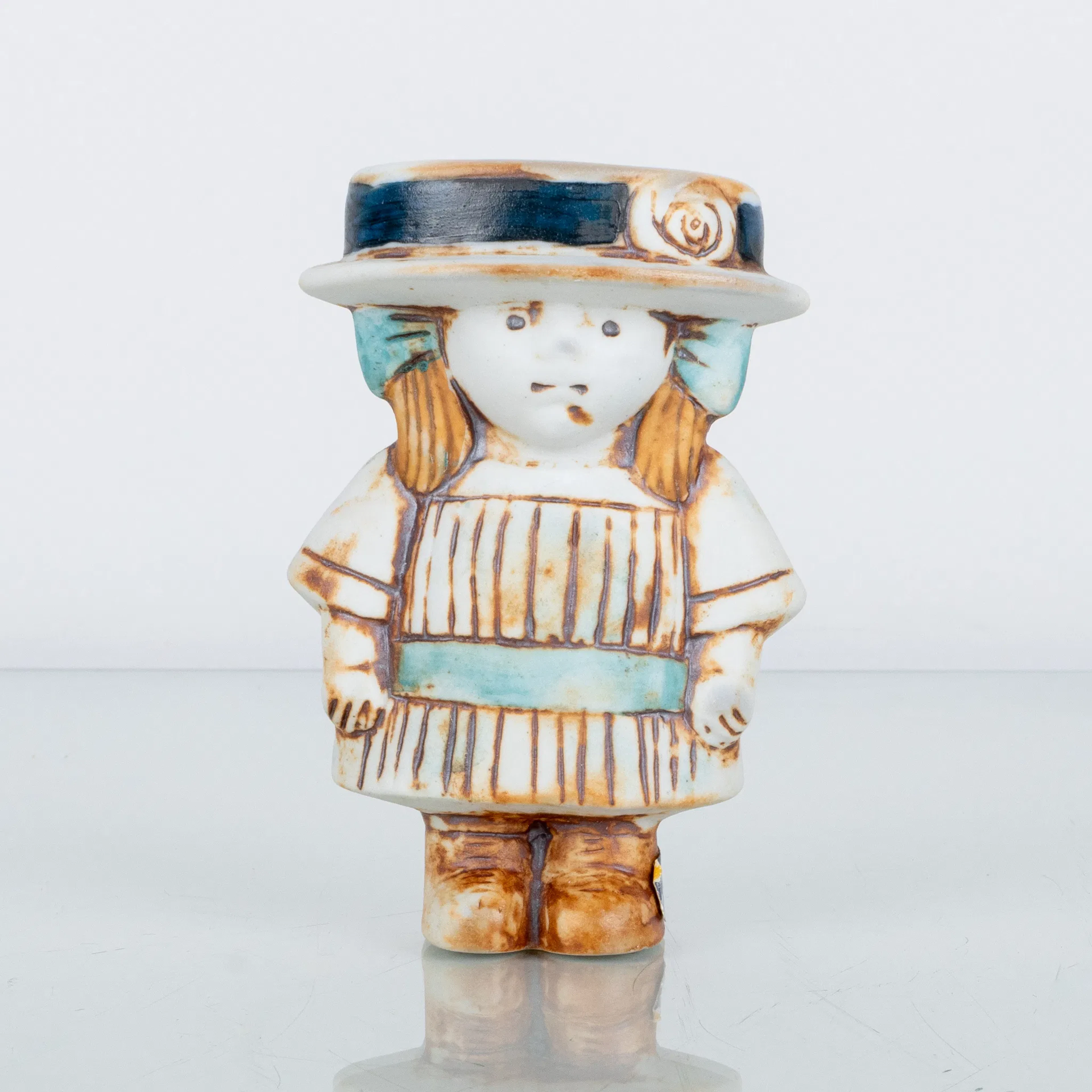 LISA LARSON, une figurine en grès « Anna », de la série « Century Turn », Gustavsberg
