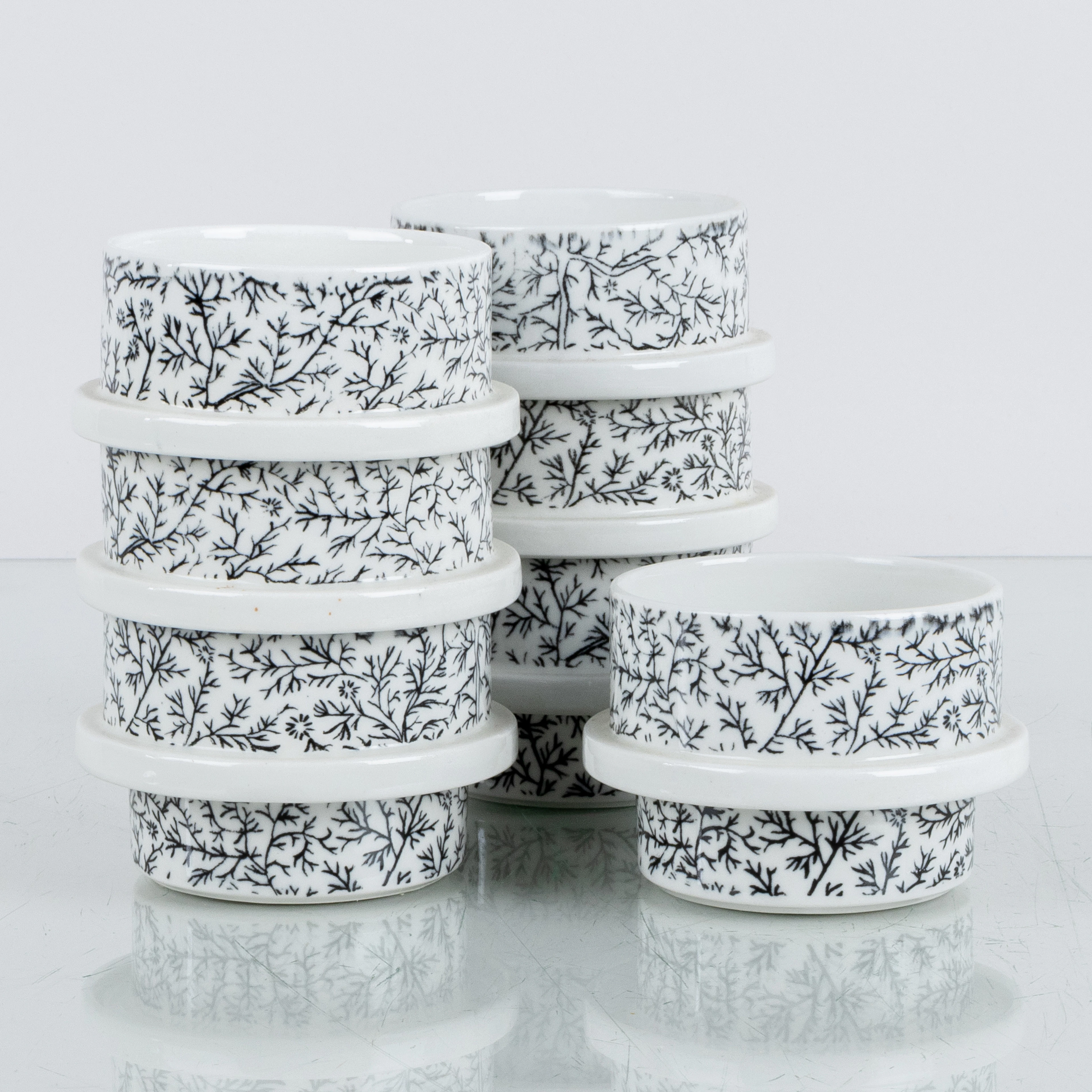 GÖRAN BÄCK, 7 tazas de café de porcelana, "Kanerva", Arabia