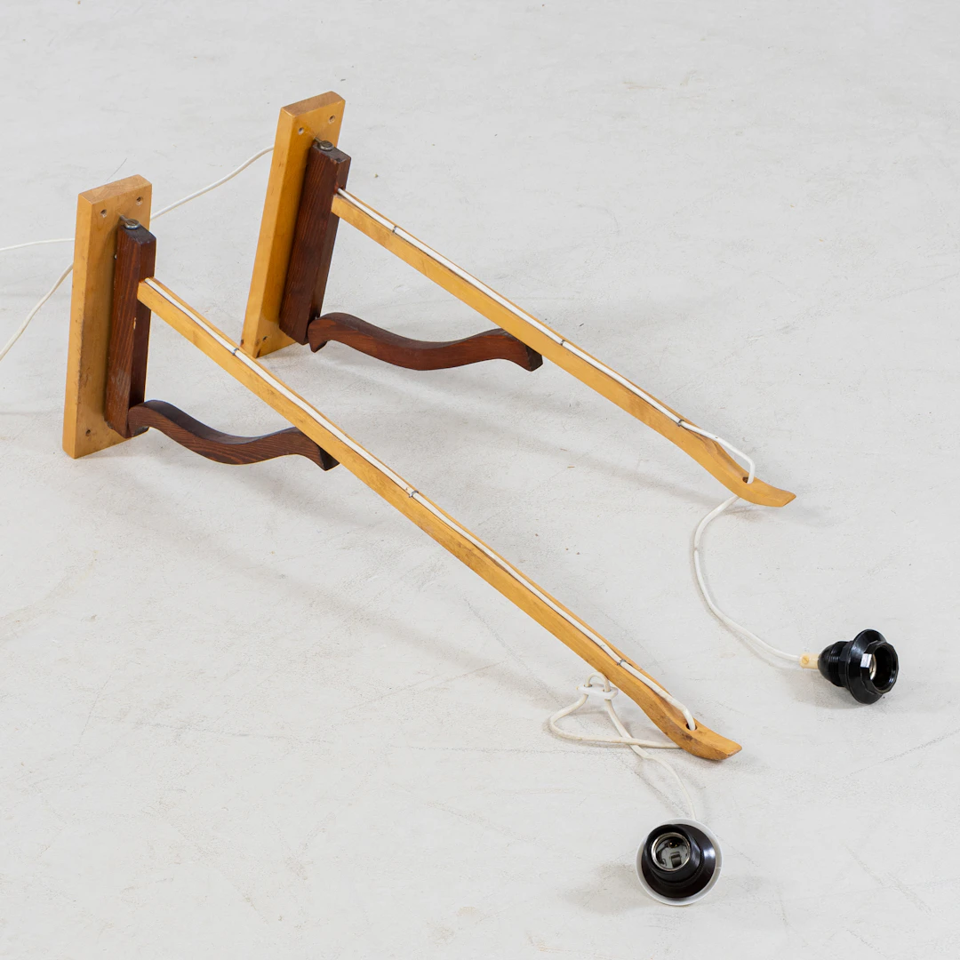 LÁMPARAS DE PARED, 2 piezas, madera, mediados del siglo XX