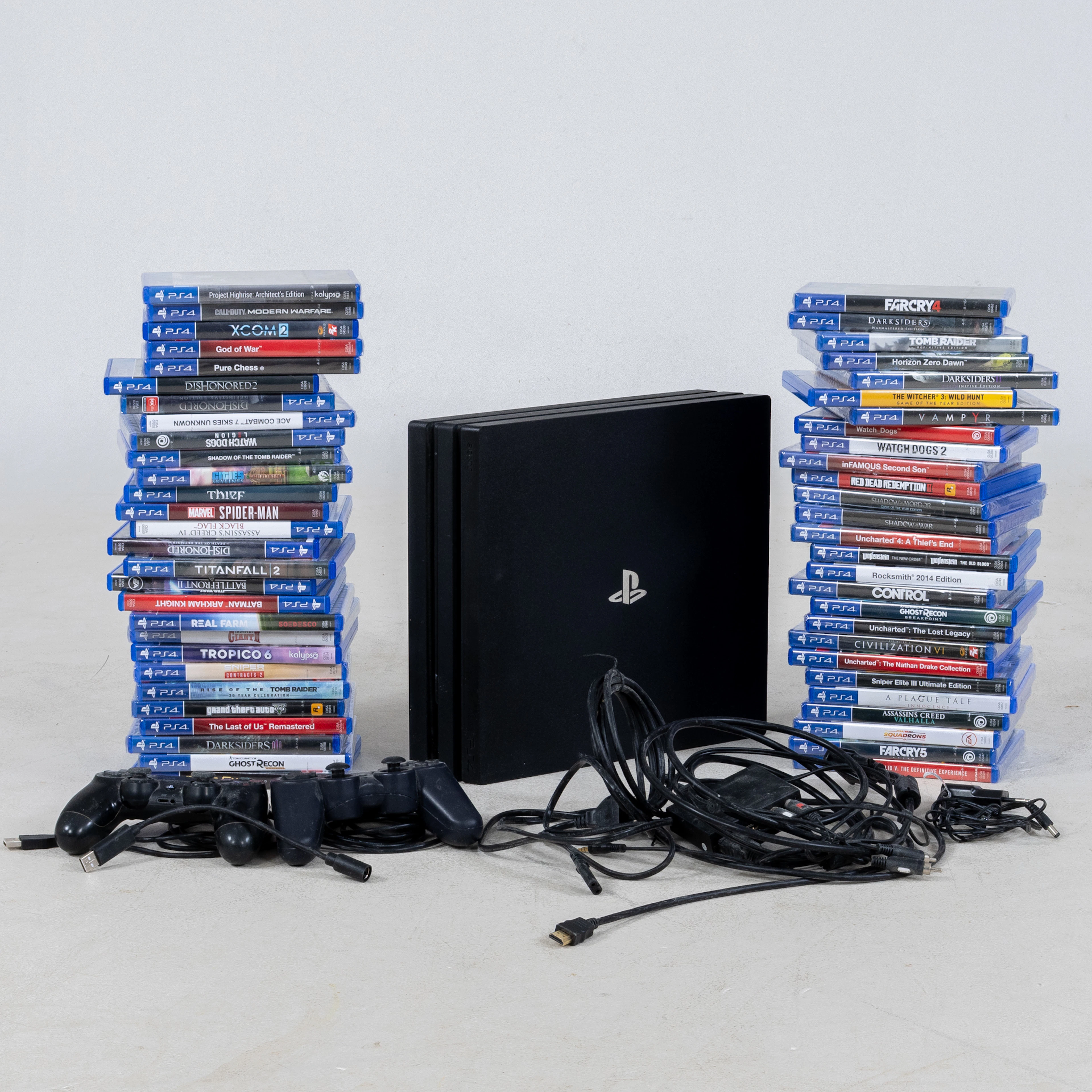 VIDEO GAME CONSOLE, Playstation 4 PS4, with associated games