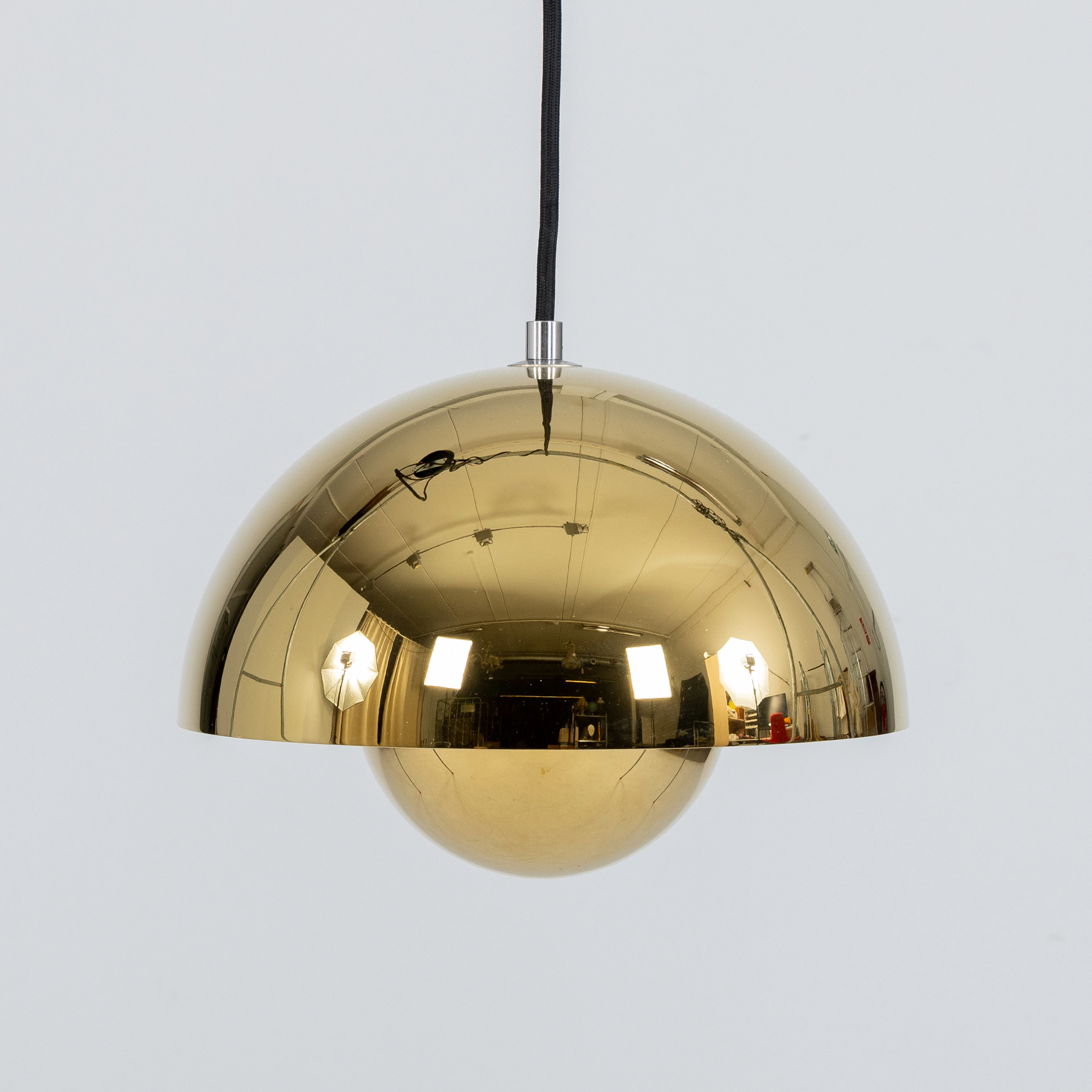 VERNER PANTON, una lampada a sospensione "Flowerpot" e Tradition Copenhagen
