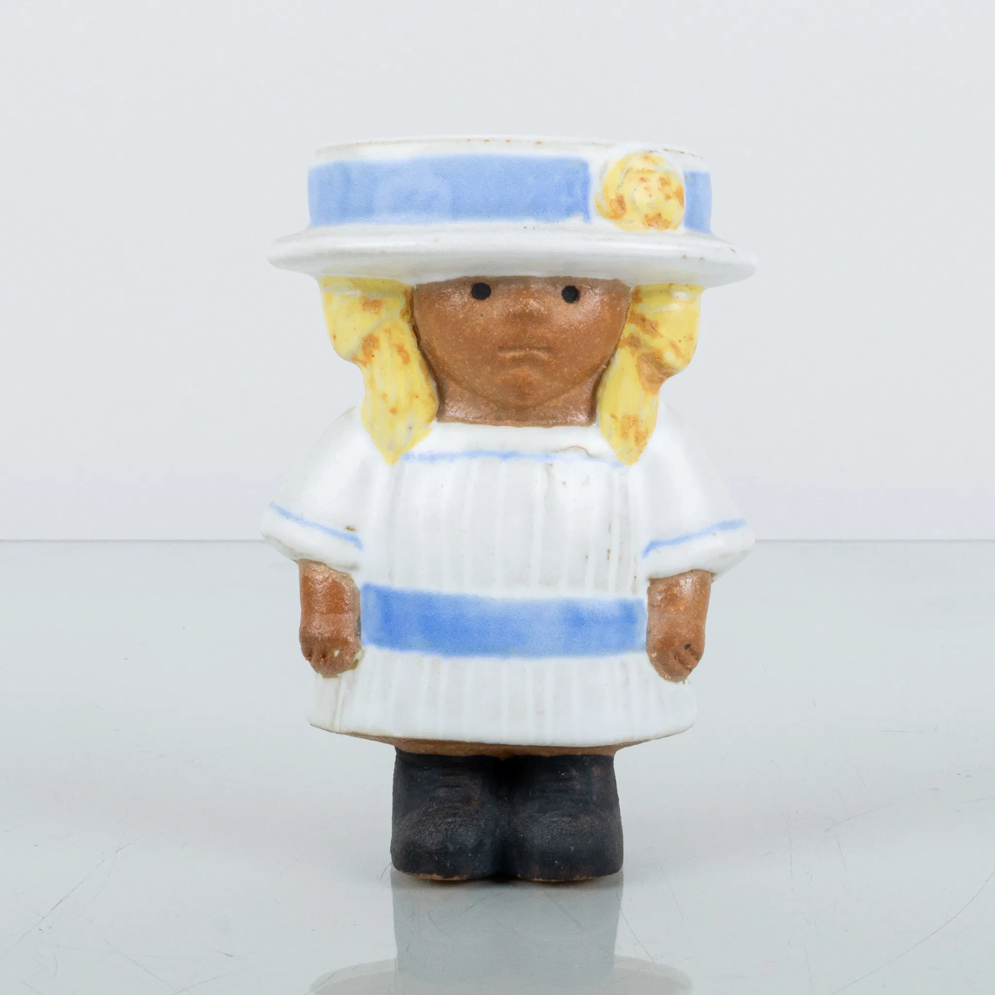LISA LARSON, una figura de gres, "Anna", de la serie Cambio de siglo, Gustavsberg
