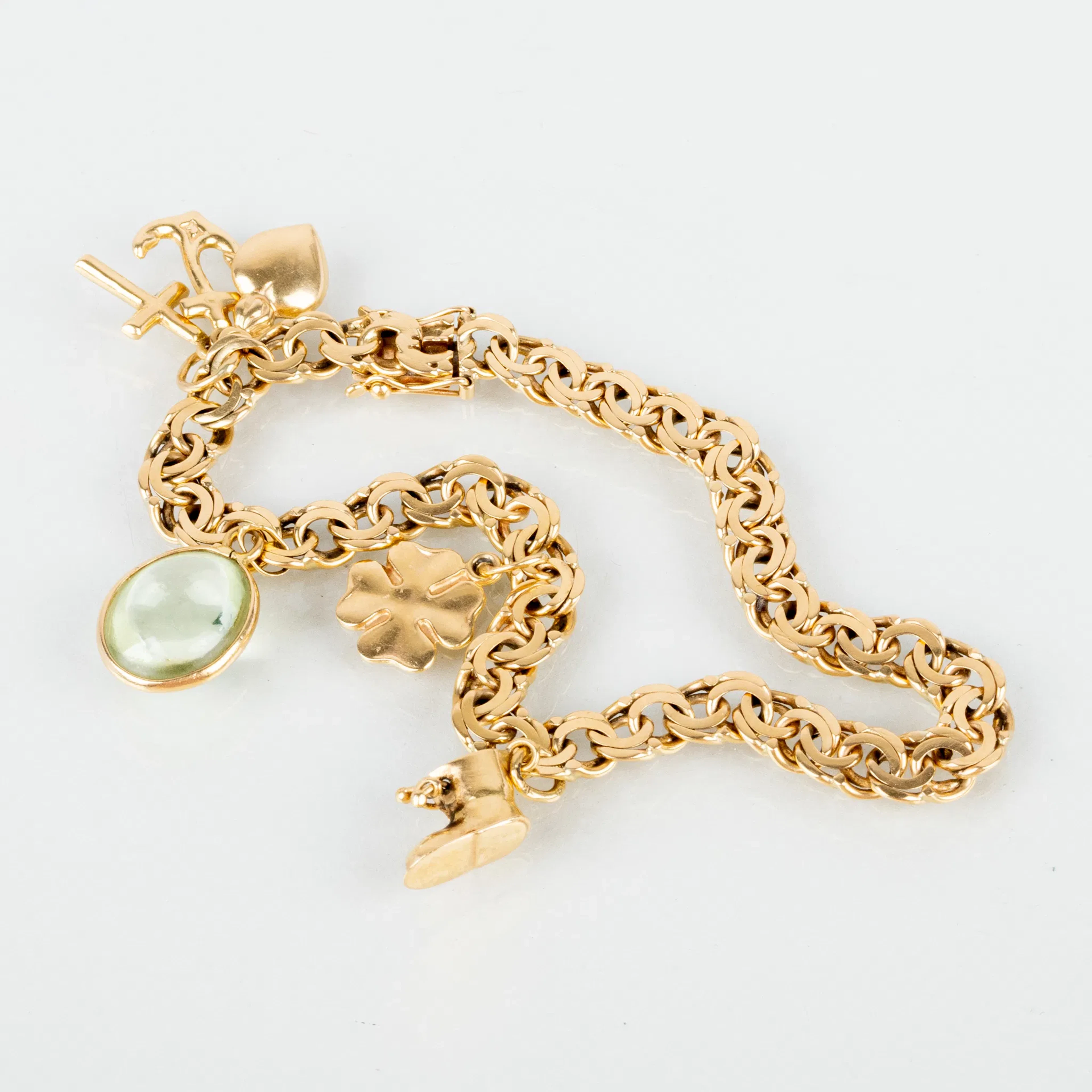BRACELET, 18k gold, Bismarck, with charms, Swedish stamps NJ Stockholm H9