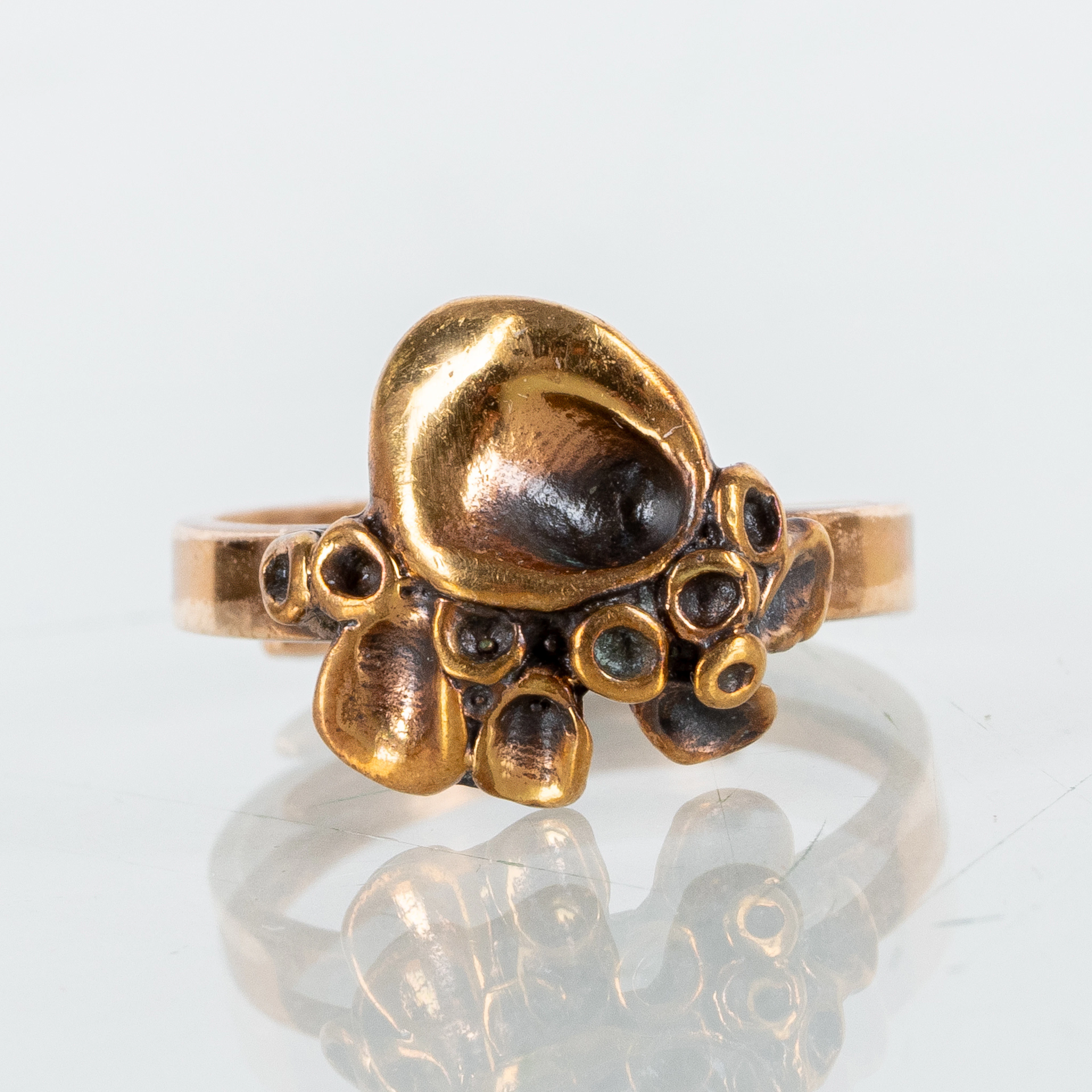 Un anillo de bronce "Lava" Hannu Ikonen, Valo Koru, Finlandia