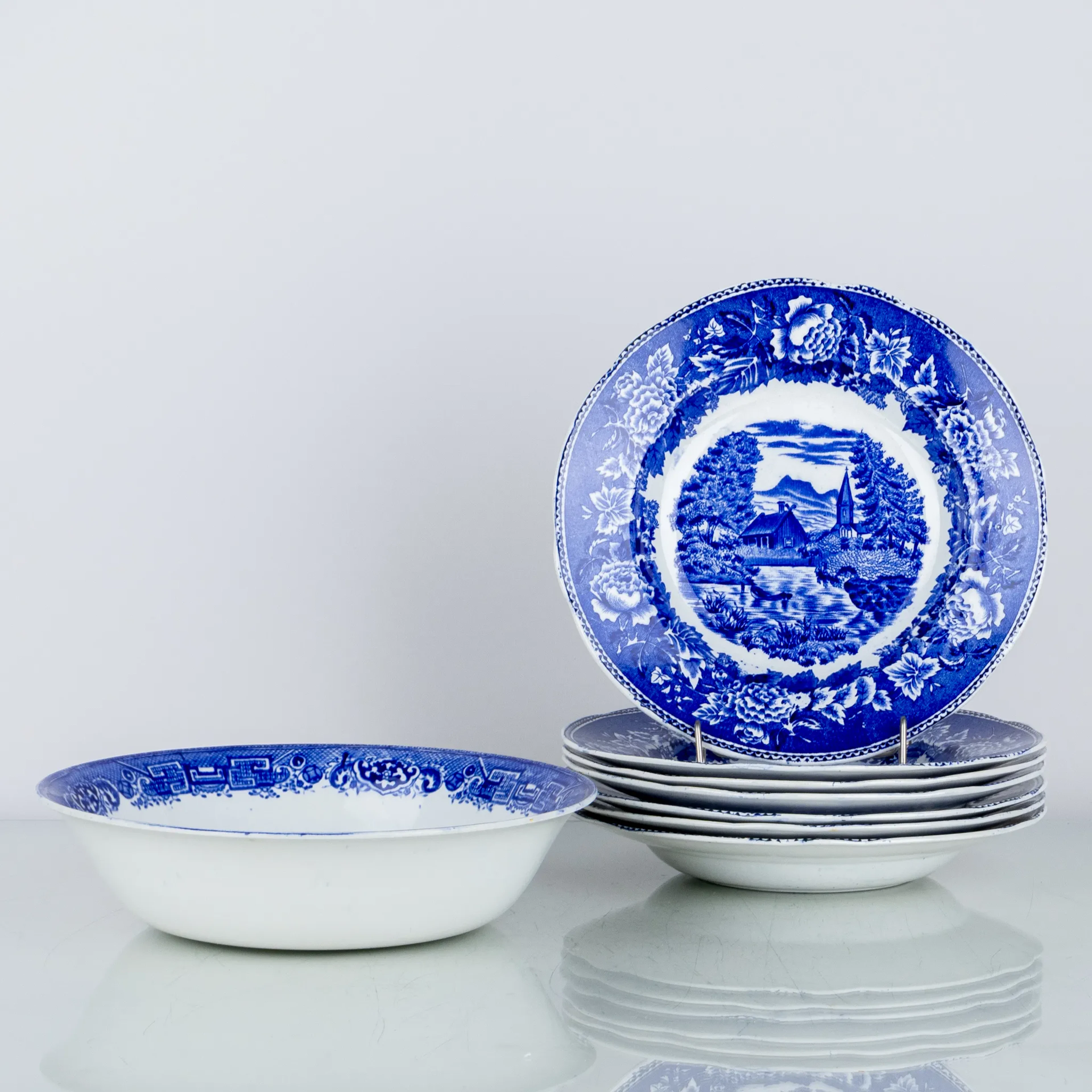 CUENCO Y PLATOS PROFUNDOS, 7 piezas, porcelana, "Willow" England y "Malmö"