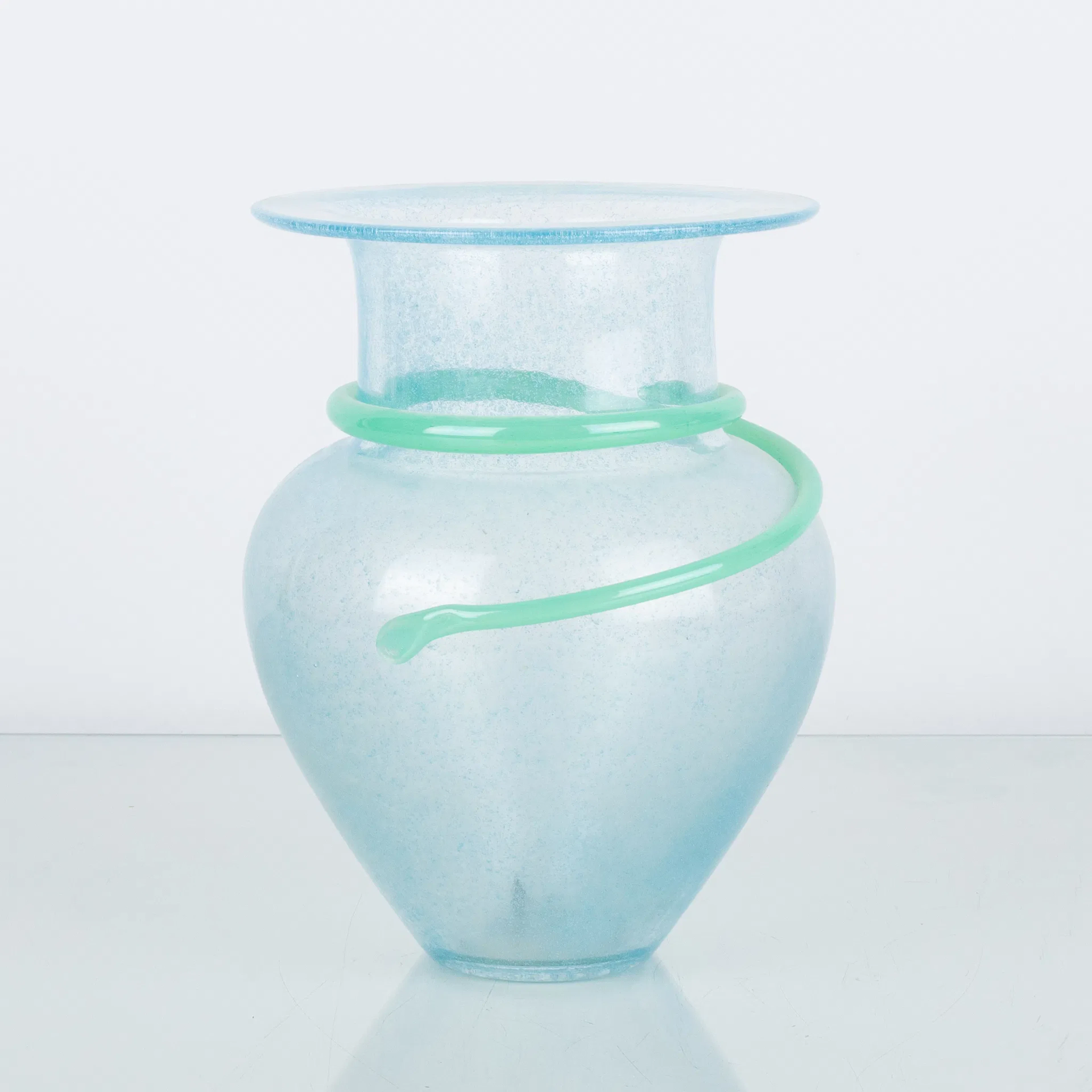MONICA BACKSTRÖM, un vase en verre, Kosta Boda