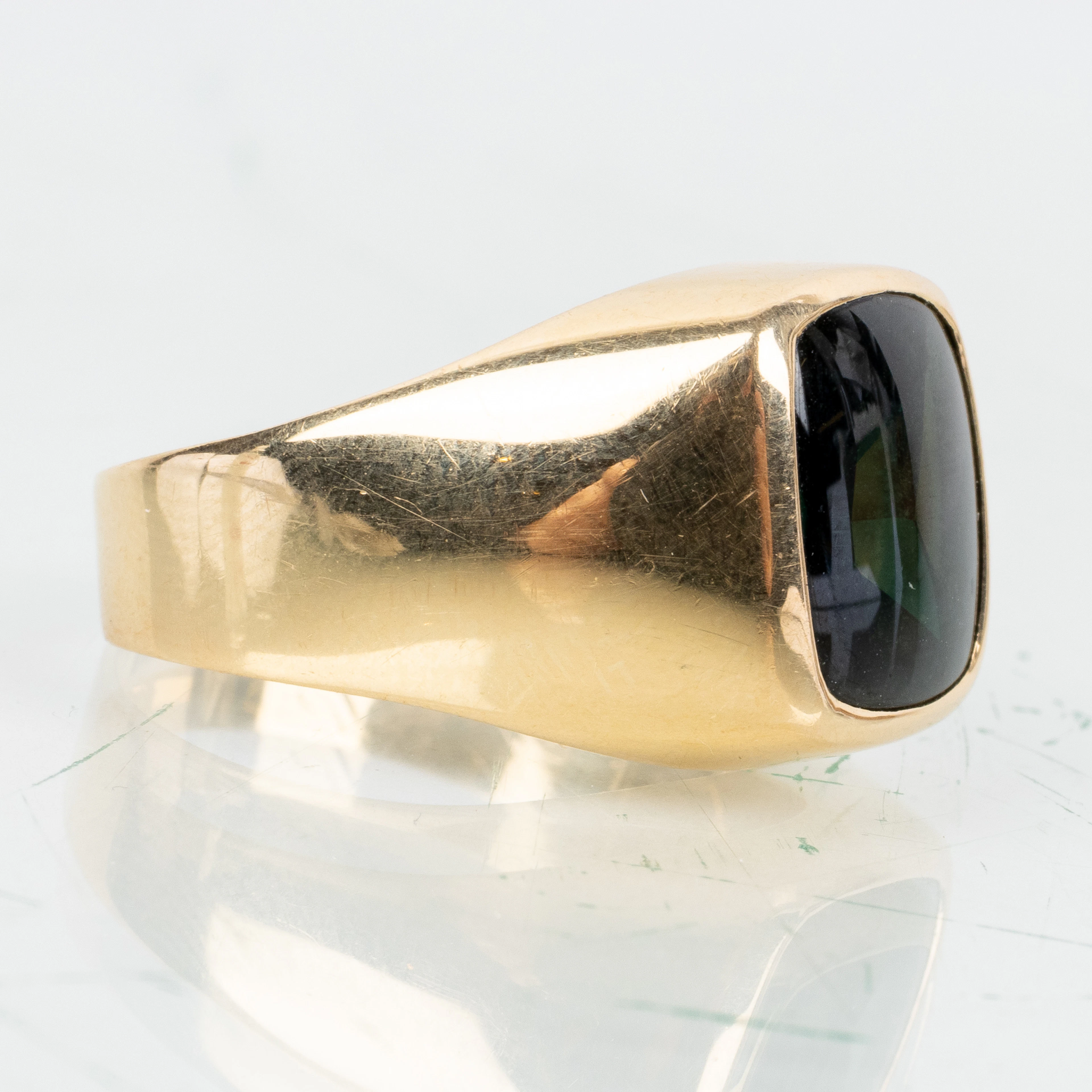 SIEGELRING, 18 KARAT GOLD, mit grünem Stein, Gewicht ca. 5,8 g