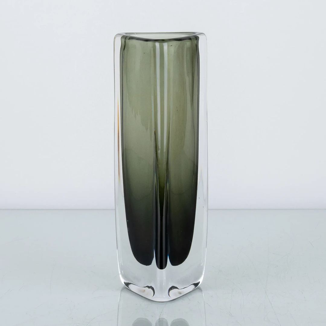 NILS LANDBERG, un jarrón de cristal, Orrefors, firmado