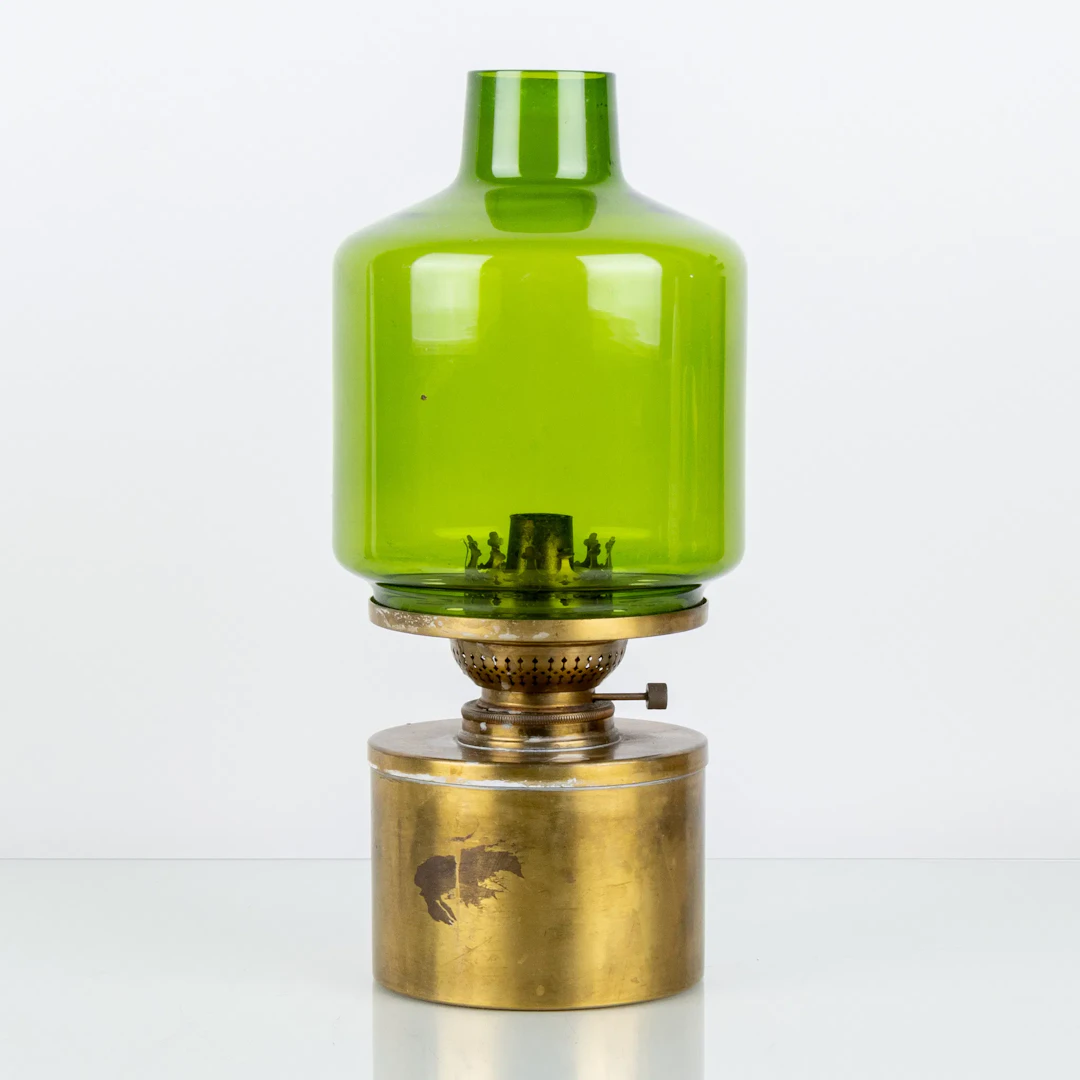 HANS-AGNE JAKOBSSON, lámpara de queroseno de mesa, latón y vidrio, modelo L47, Markaryd