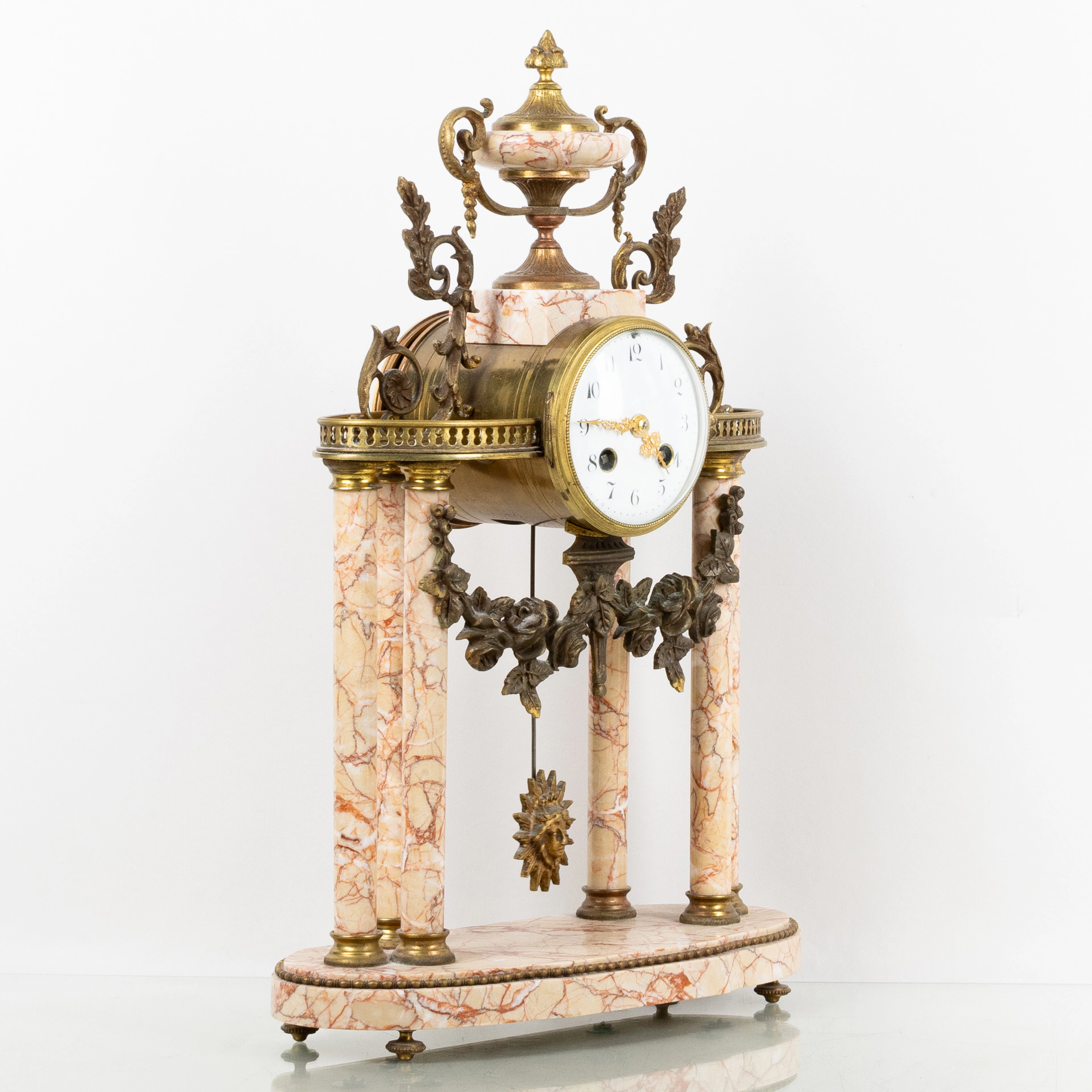 PÉNDULO DE MESA, estilo Luis XVI, Francia, 1800/1900