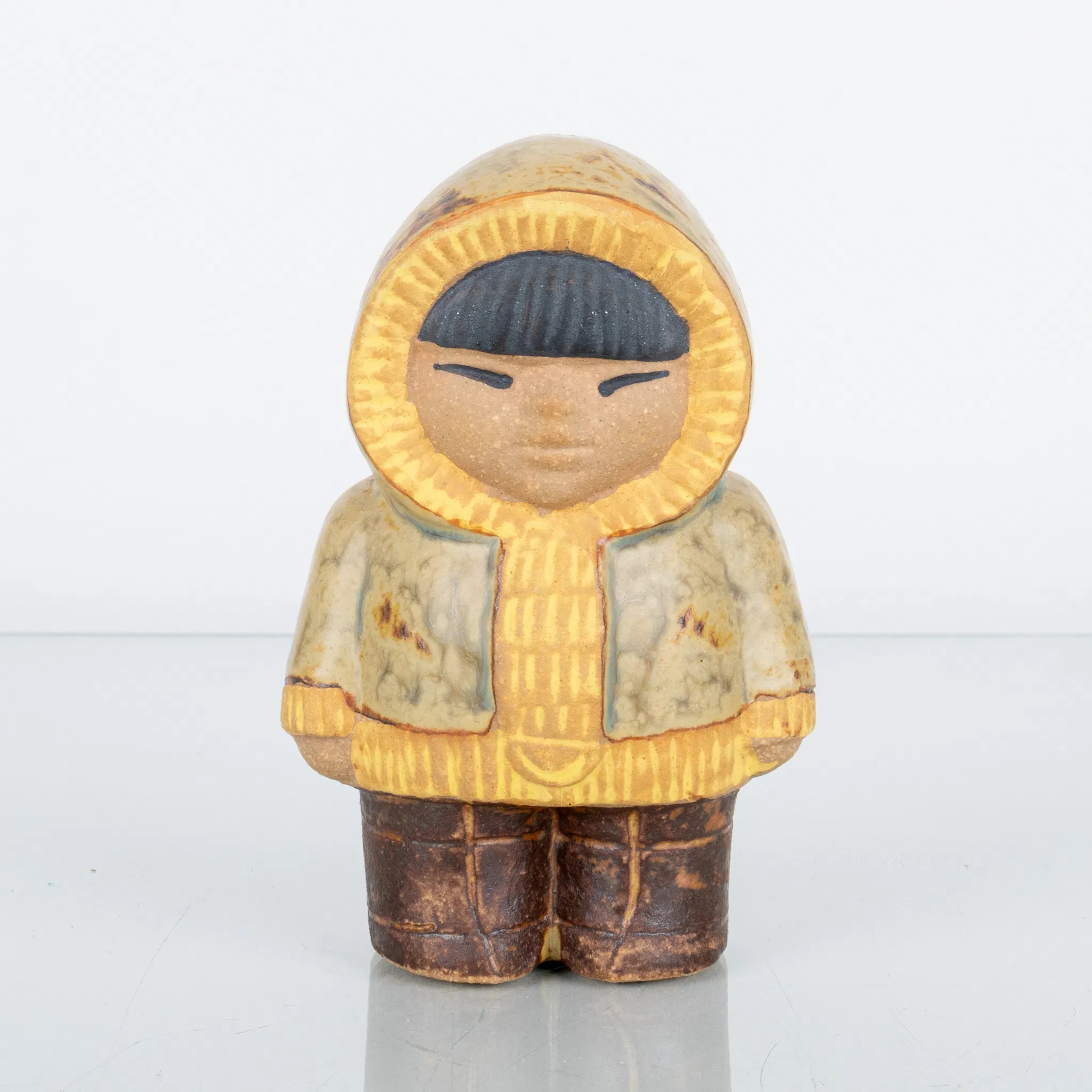 LISA LARSON, una figura de gres, "North", de la serie "Todos los niños del mundo"