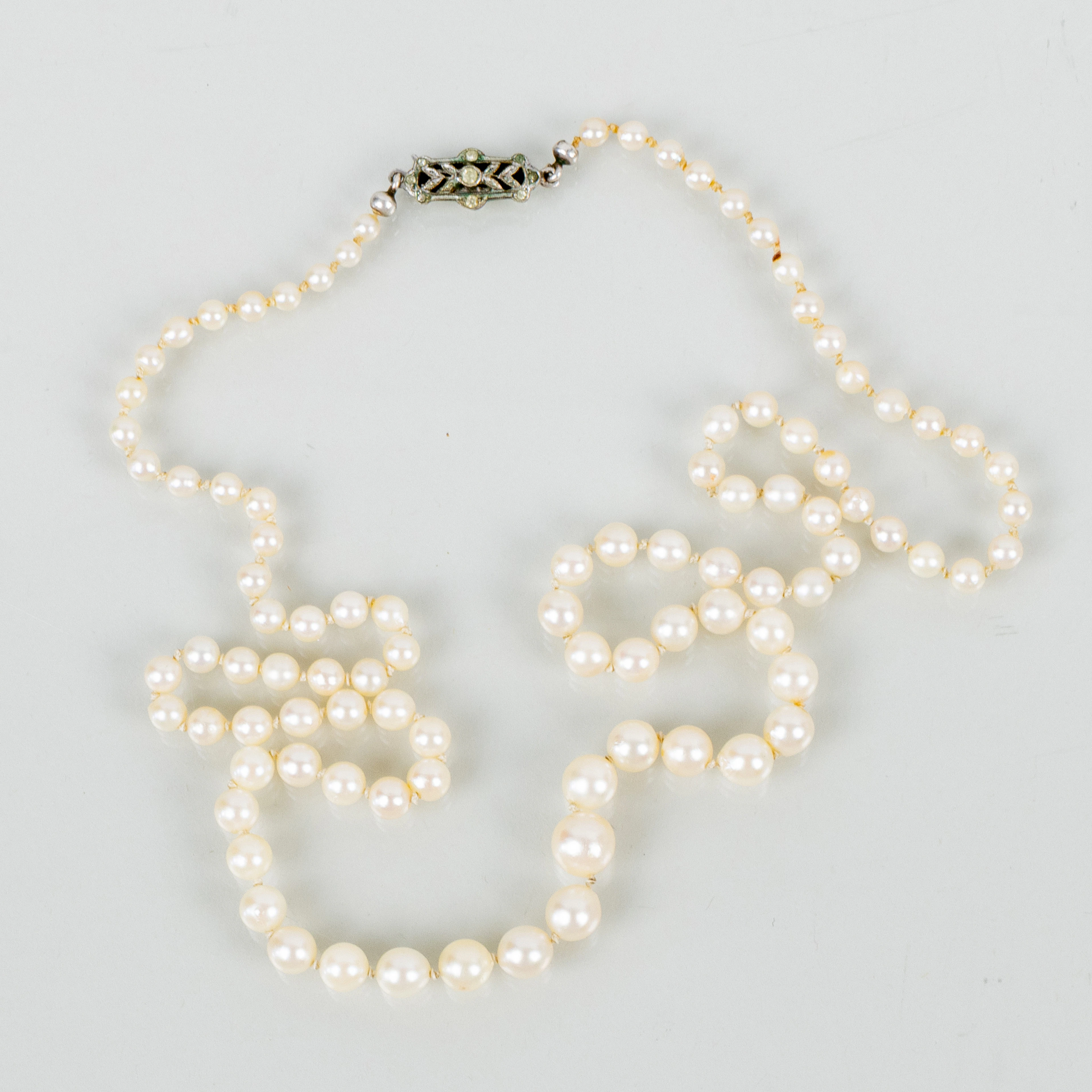 COLLANE DI PERLE, perline dosate coltivate, serrature d'argento, metà del 1900
