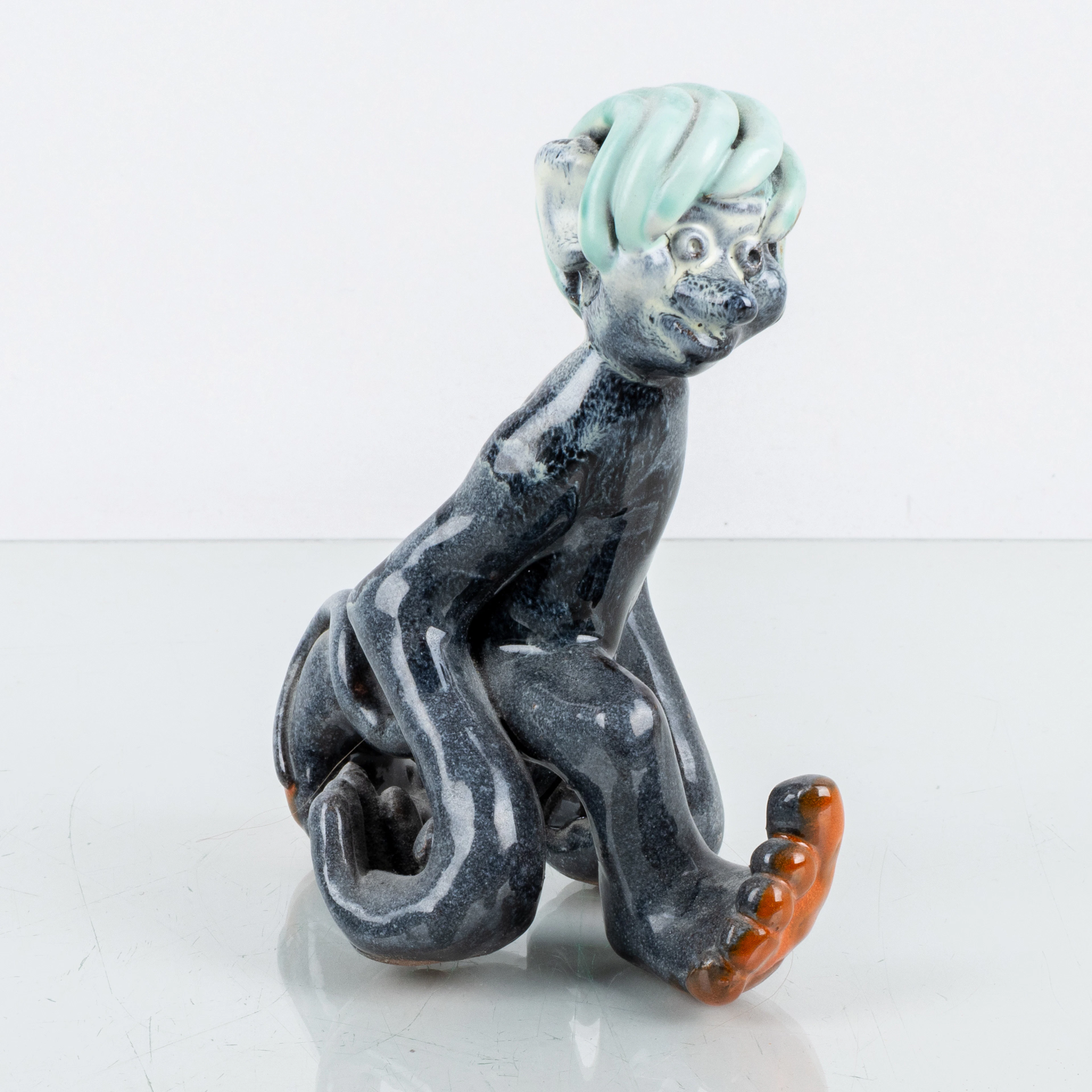 VICKE LINDSTRAND, una figura cerámica, Upsala Ekeby, mediados del siglo XX