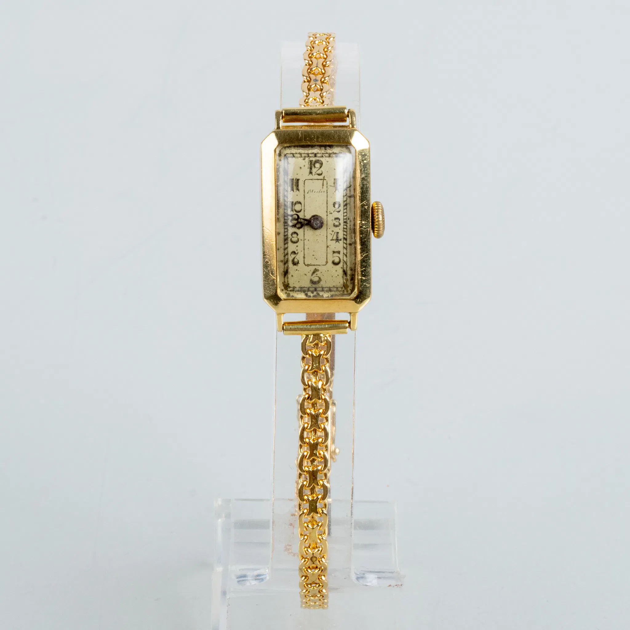 WOMEN'S WRISTWATCH, 18k gold, the first half of the 20th century