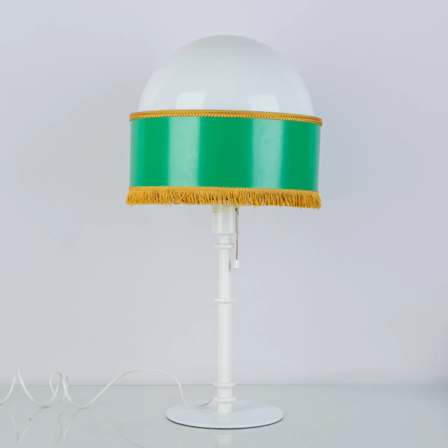 UNO KRISTIANSSON, eine Tischlampe, weiß lackiertes Holz, Los 1221.45, Luxus Vittsjö