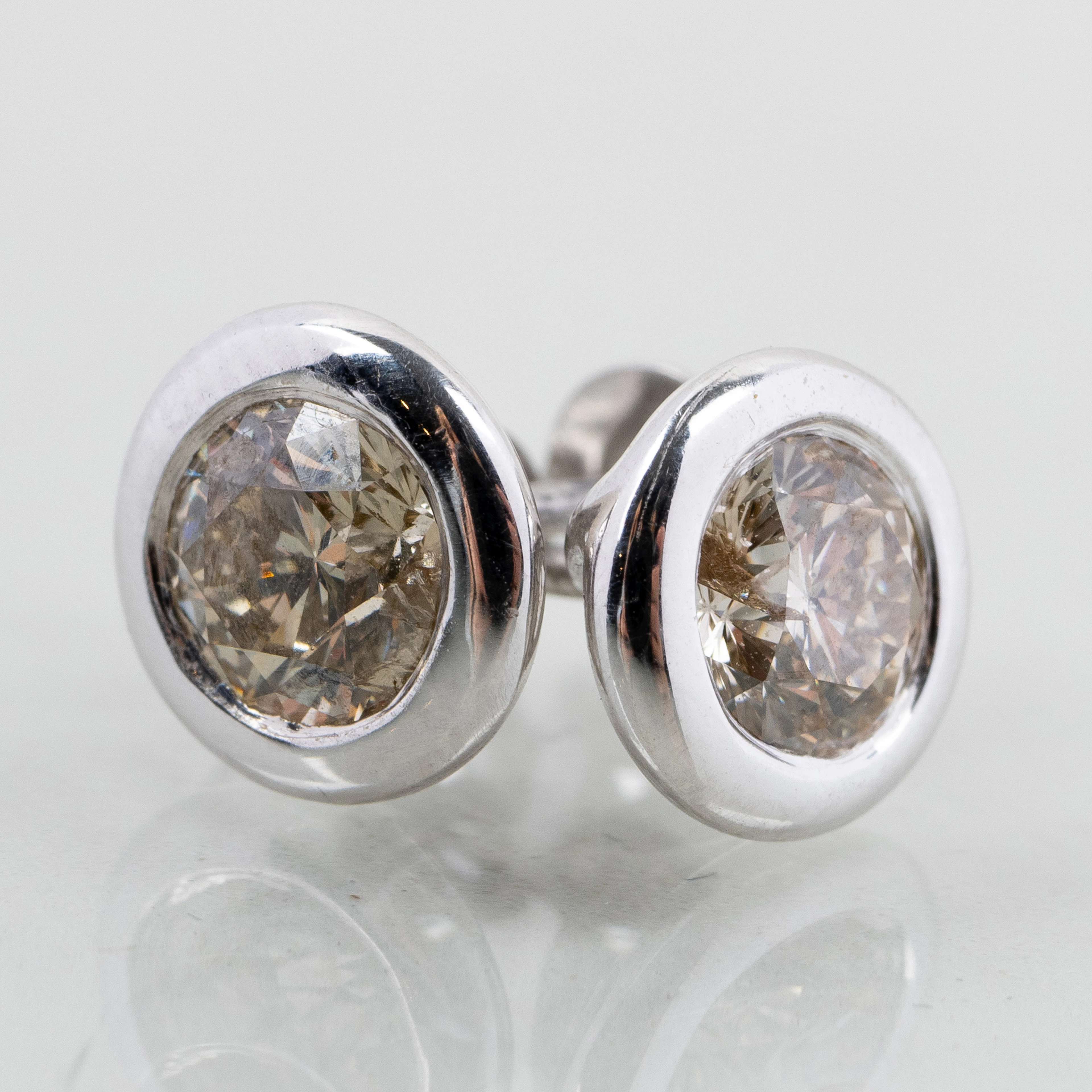 PENDIENTES DE PIEDRAS INDIVIDUALES, 1 par, oro blanco de 14 quilates, diamantes talla brillante tot