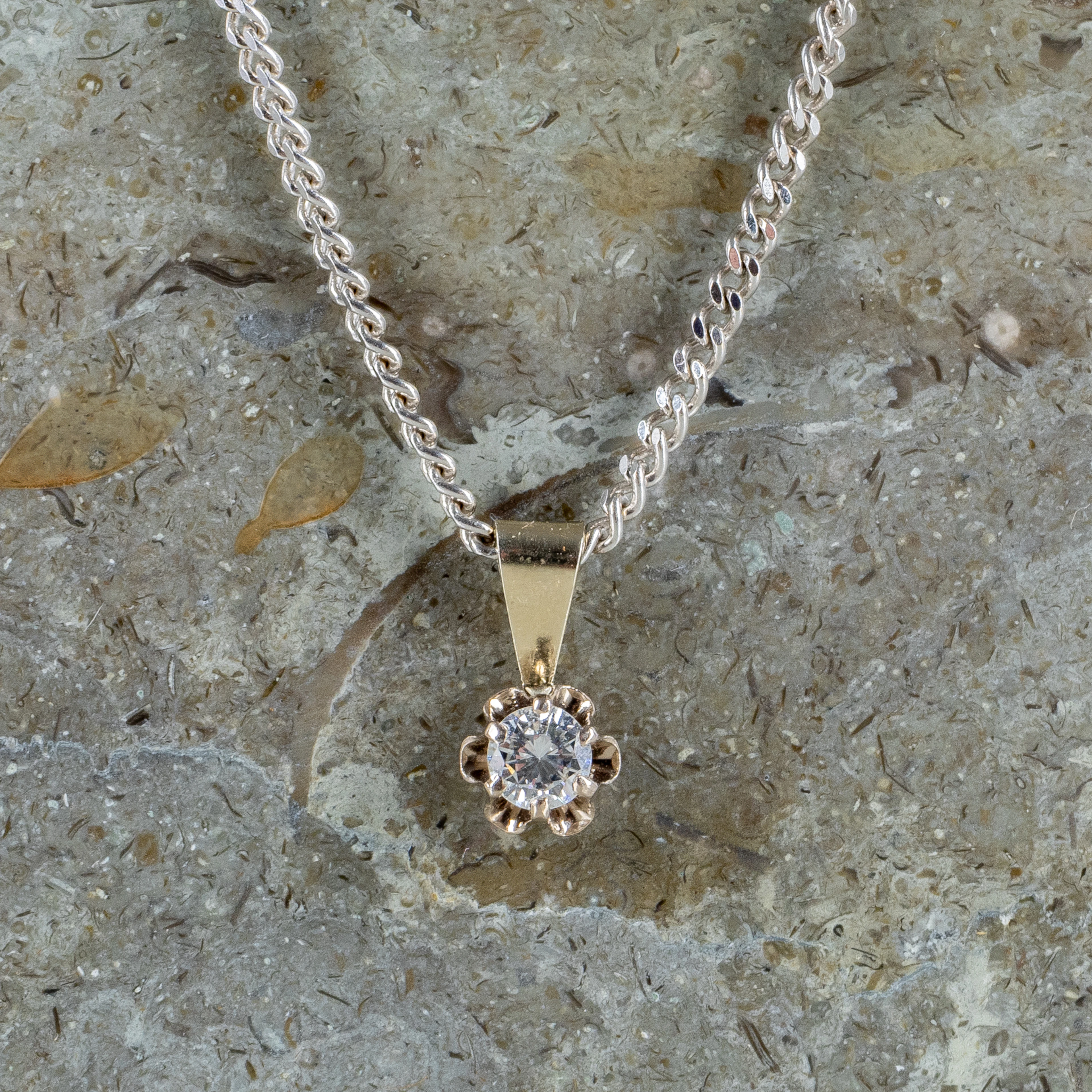 COLLAR CON COLGANTE DE DIAMANTES, oro blanco de 18k, diamante talla brillante aprox