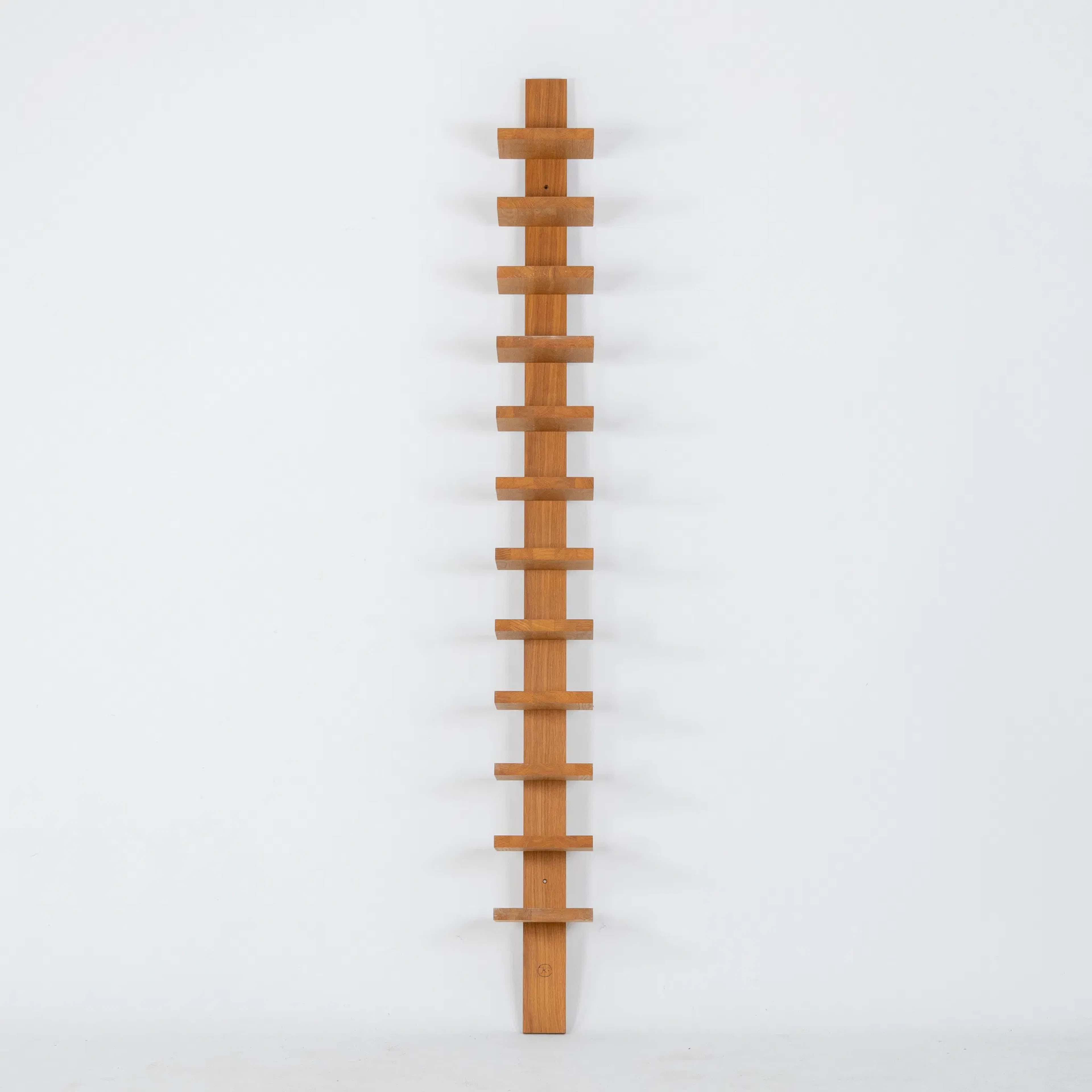 JOHN KANDELL, una estantería de pared "Pilaster", Källemo, diseñada en 1989