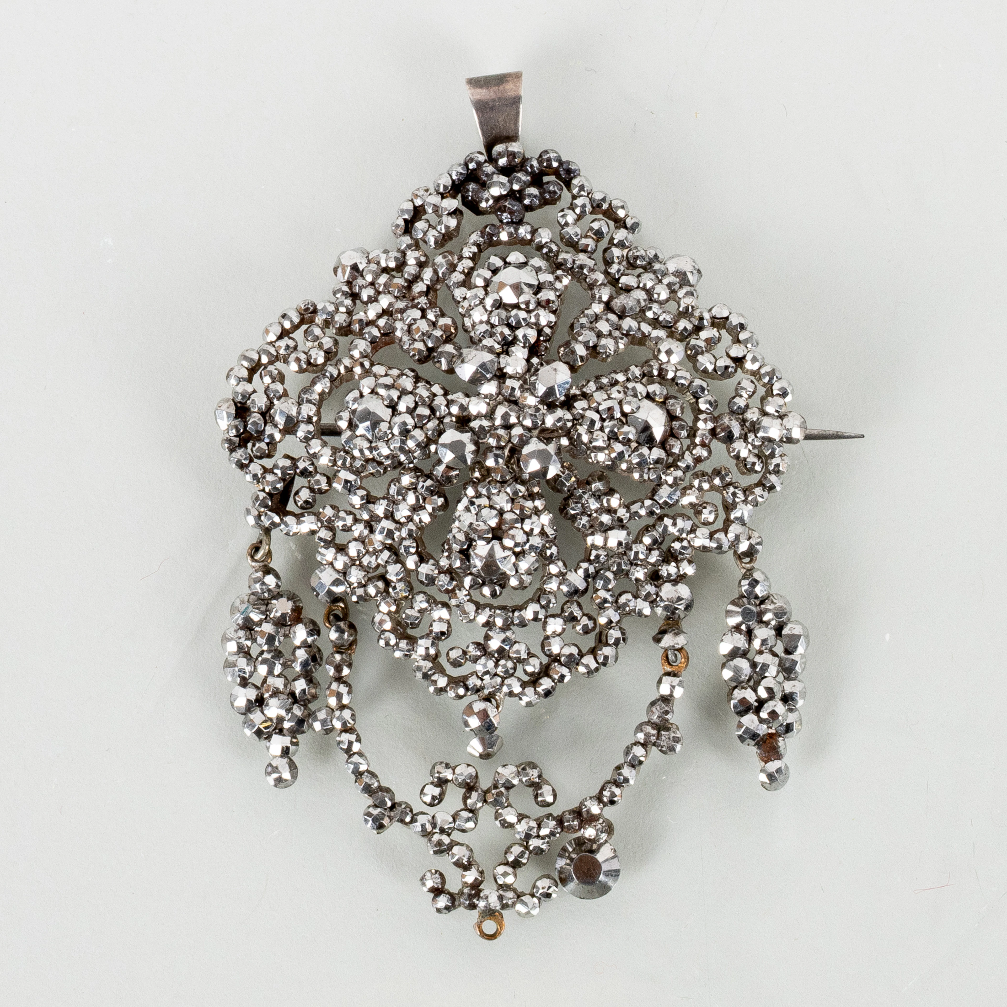 COLGANTE/BROCHE, estructura de acero, finales de 1800